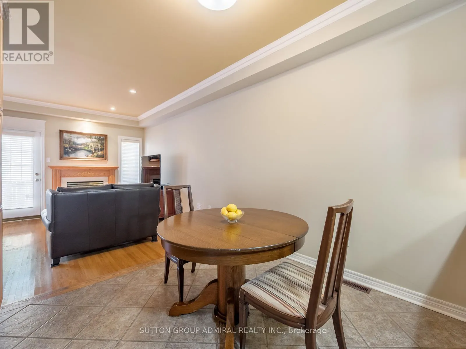 26 - 255 SHAFTSBURY AVENUE