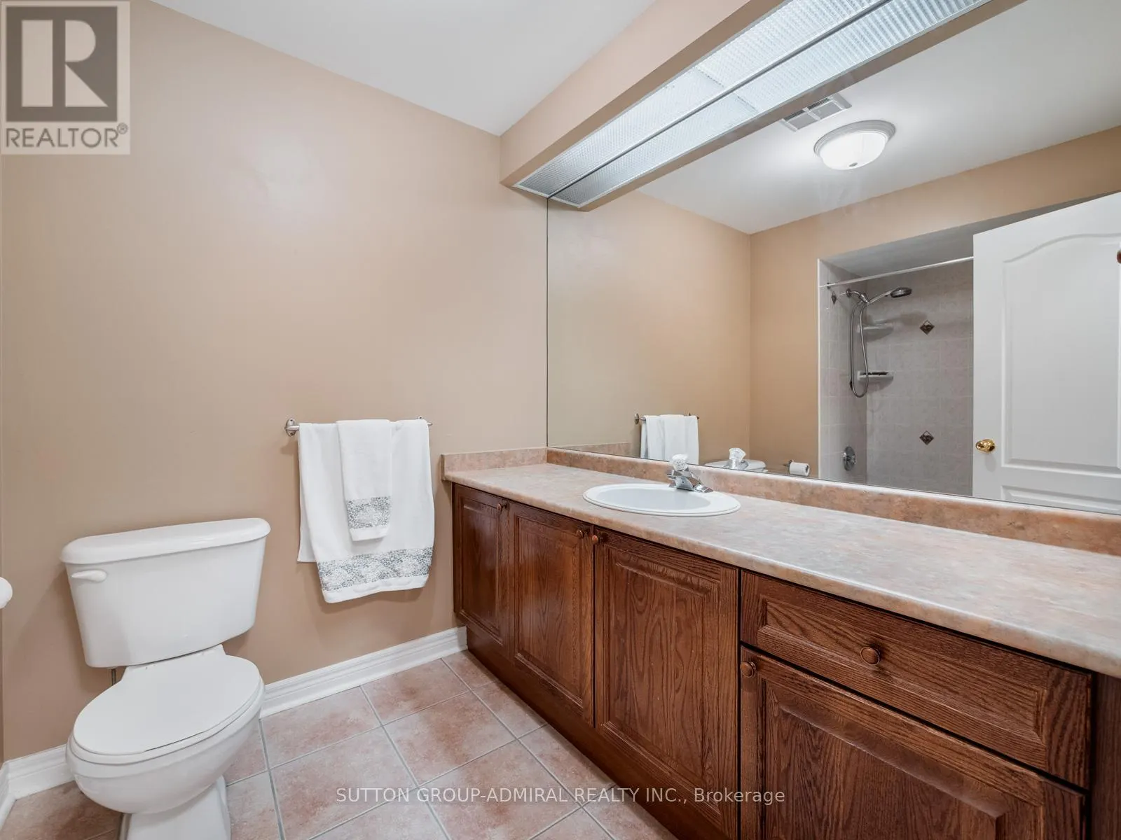26 - 255 SHAFTSBURY AVENUE
