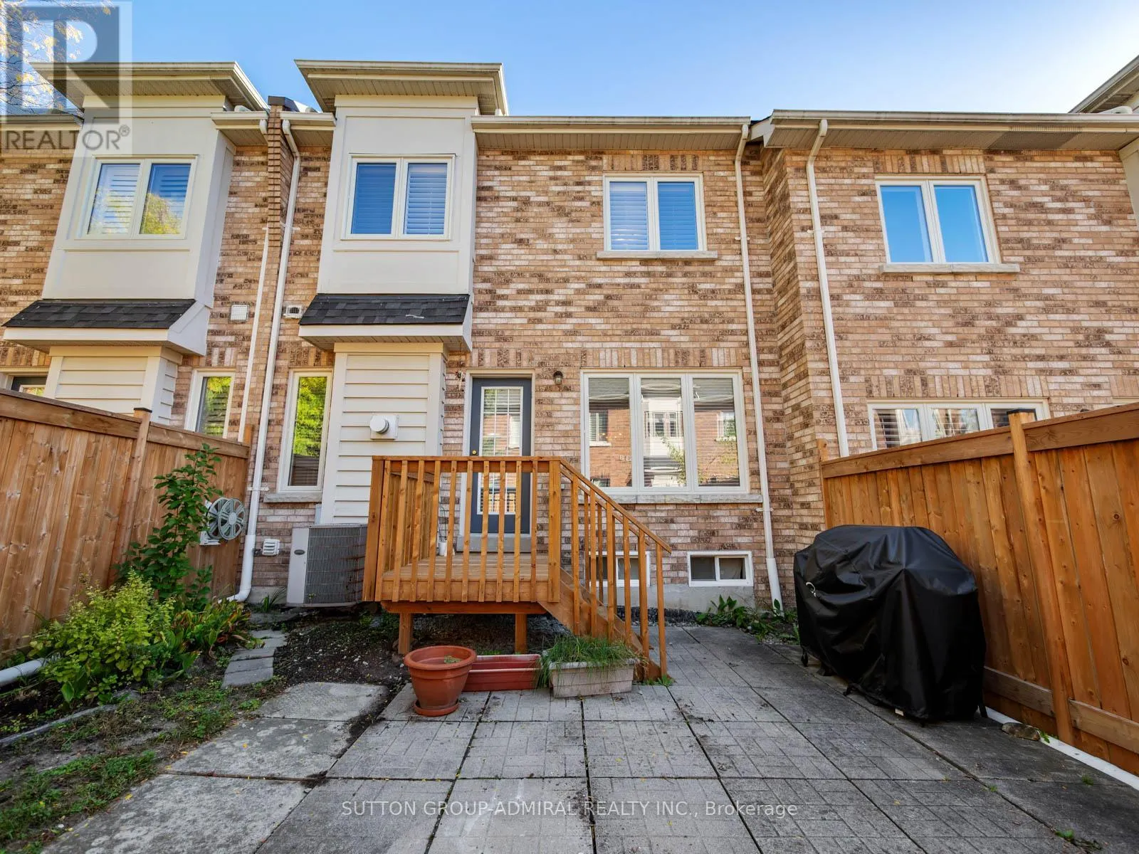 26 - 255 SHAFTSBURY AVENUE