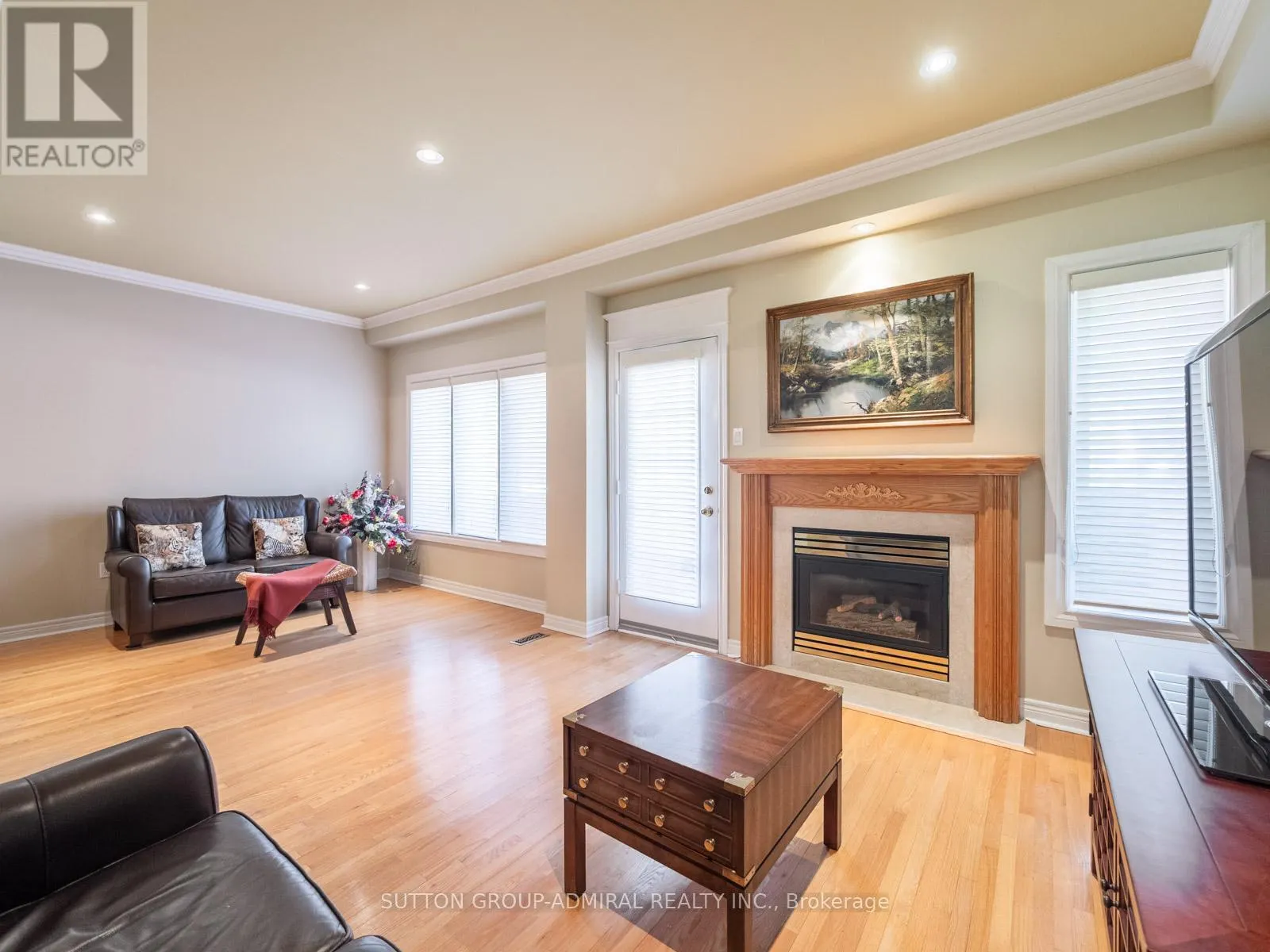 26 - 255 SHAFTSBURY AVENUE