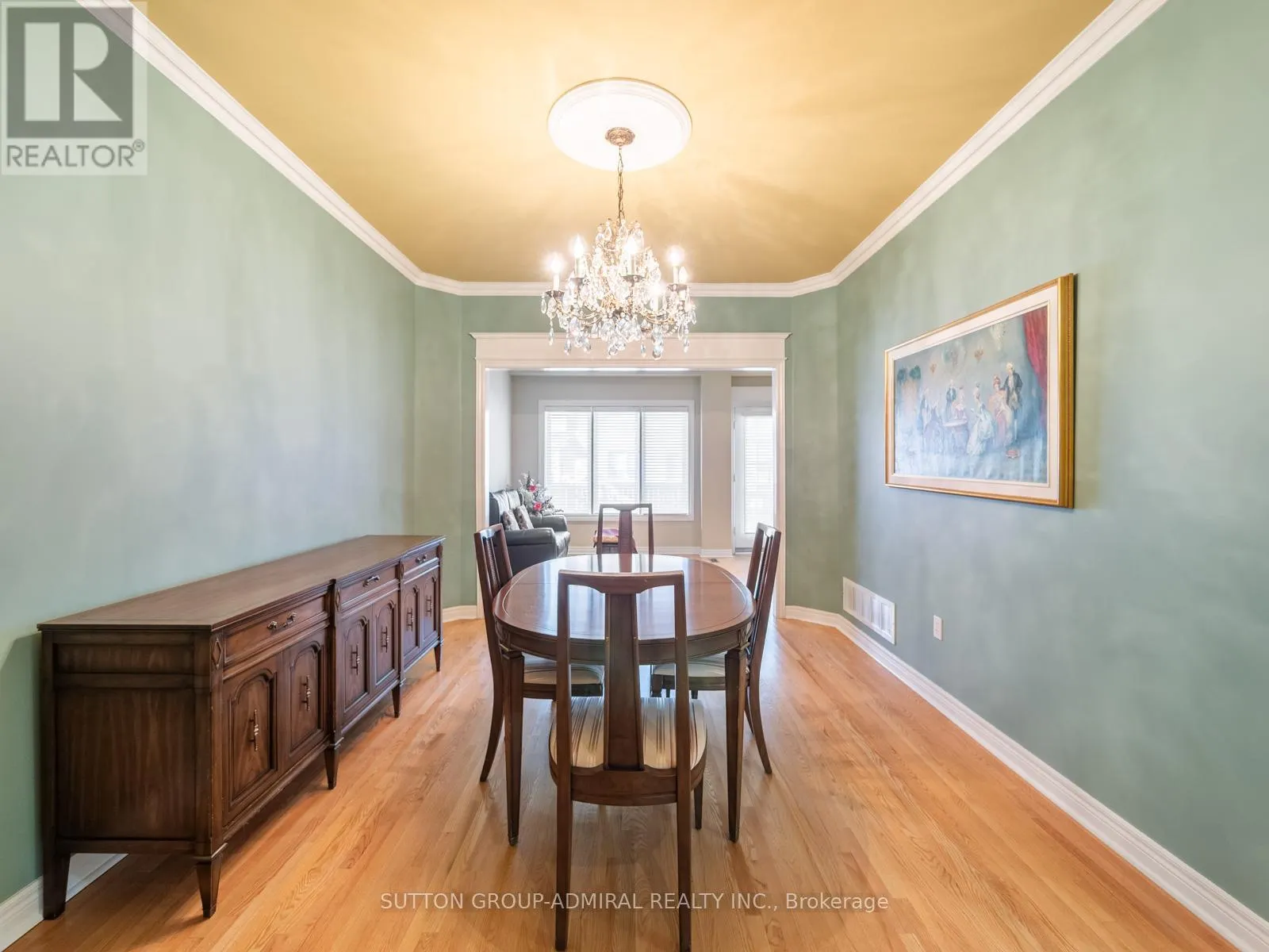 26 - 255 SHAFTSBURY AVENUE