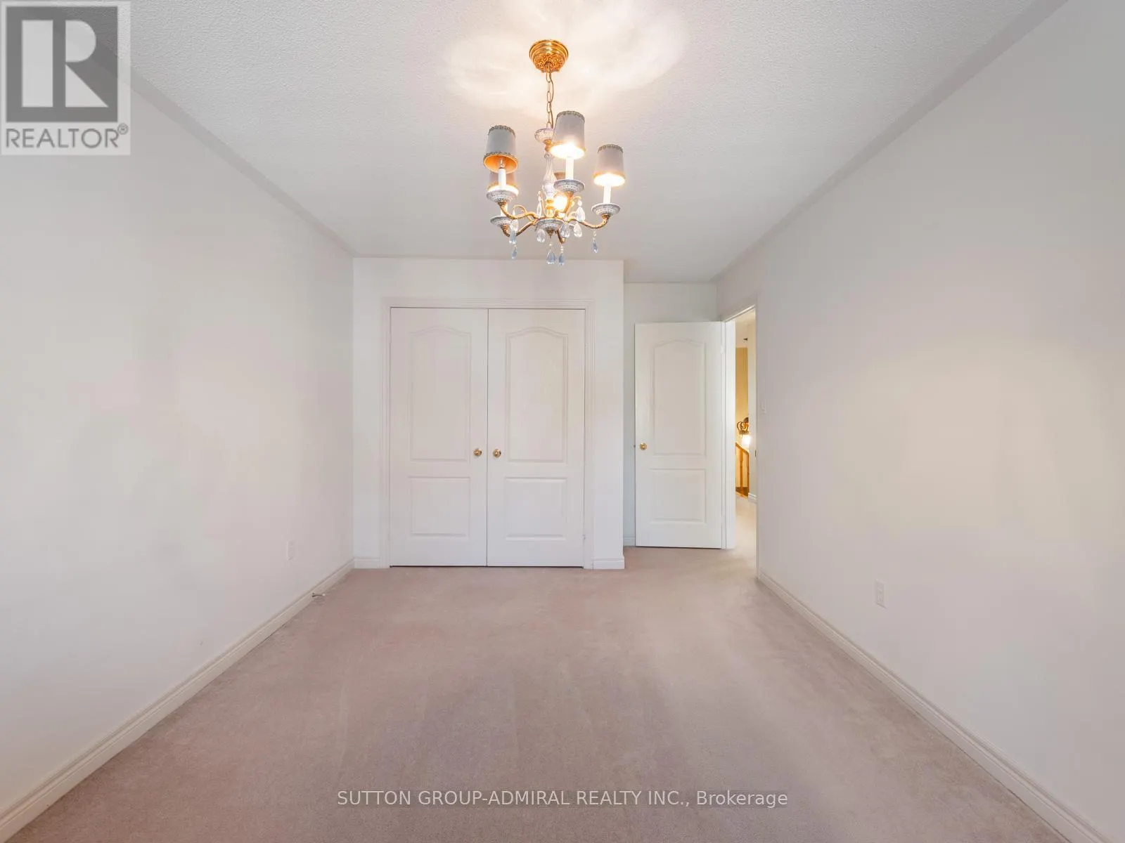 26 - 255 SHAFTSBURY AVENUE