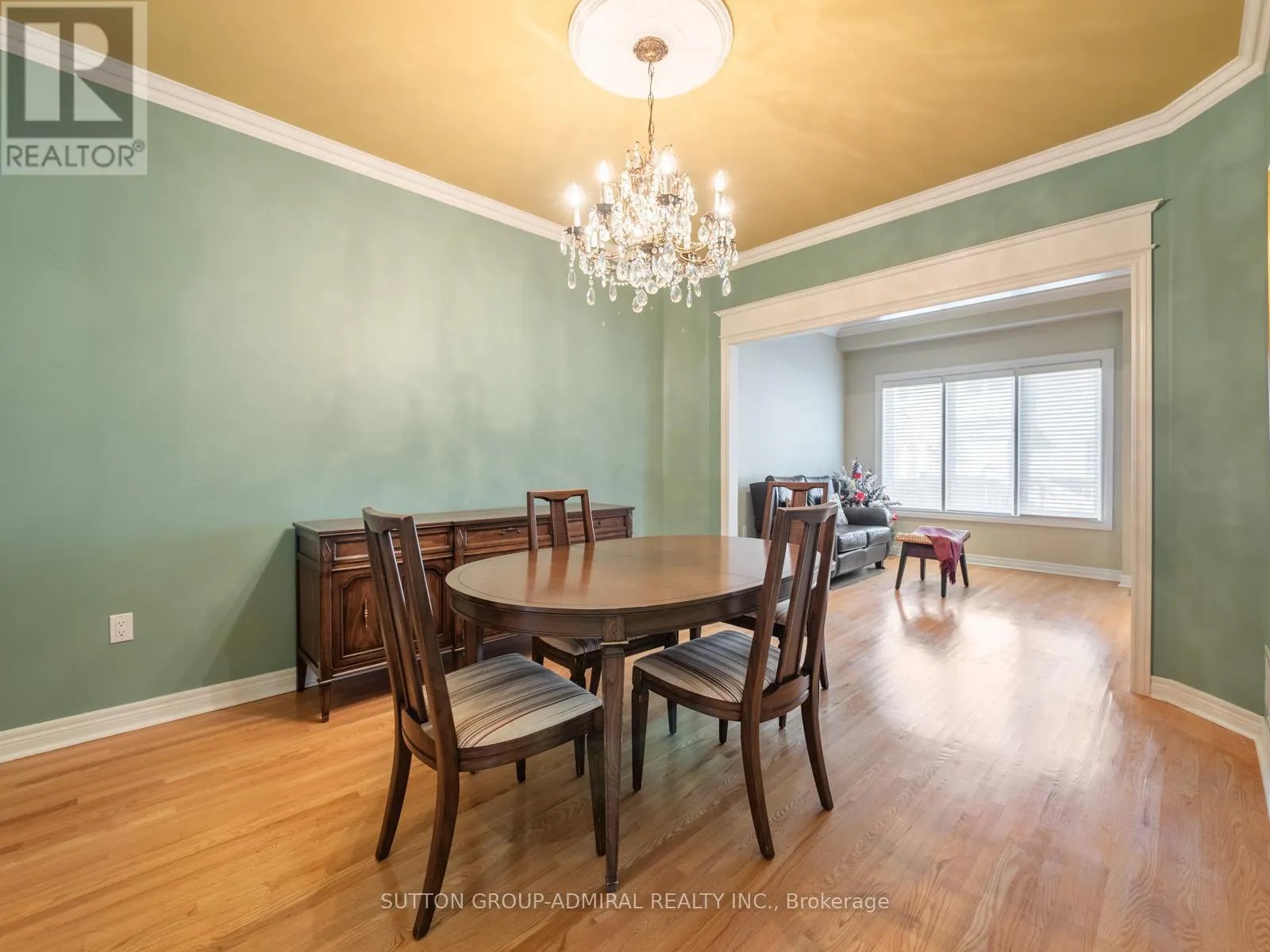 26 - 255 SHAFTSBURY AVENUE