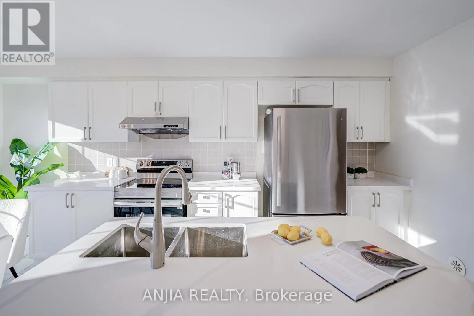 5 VALLIERE DRIVE
