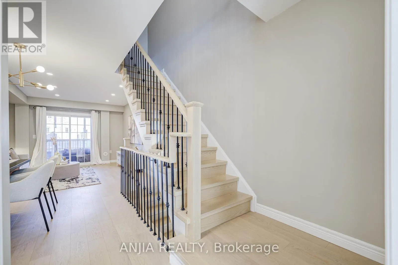 5 VALLIERE DRIVE