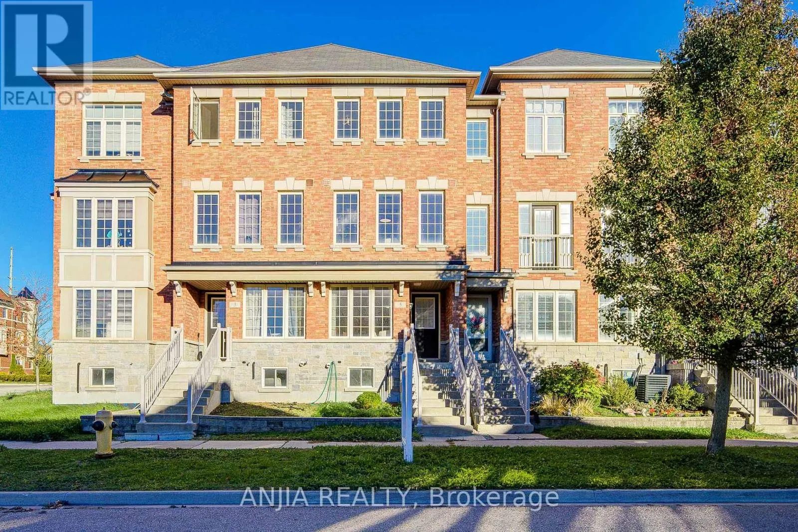 5 VALLIERE DRIVE