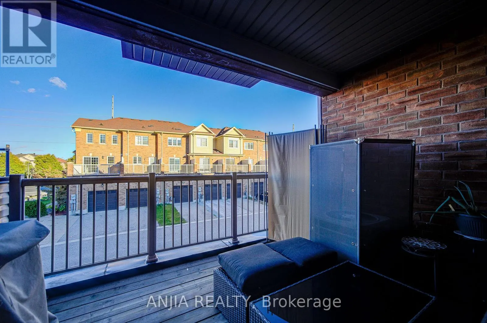 5 VALLIERE DRIVE