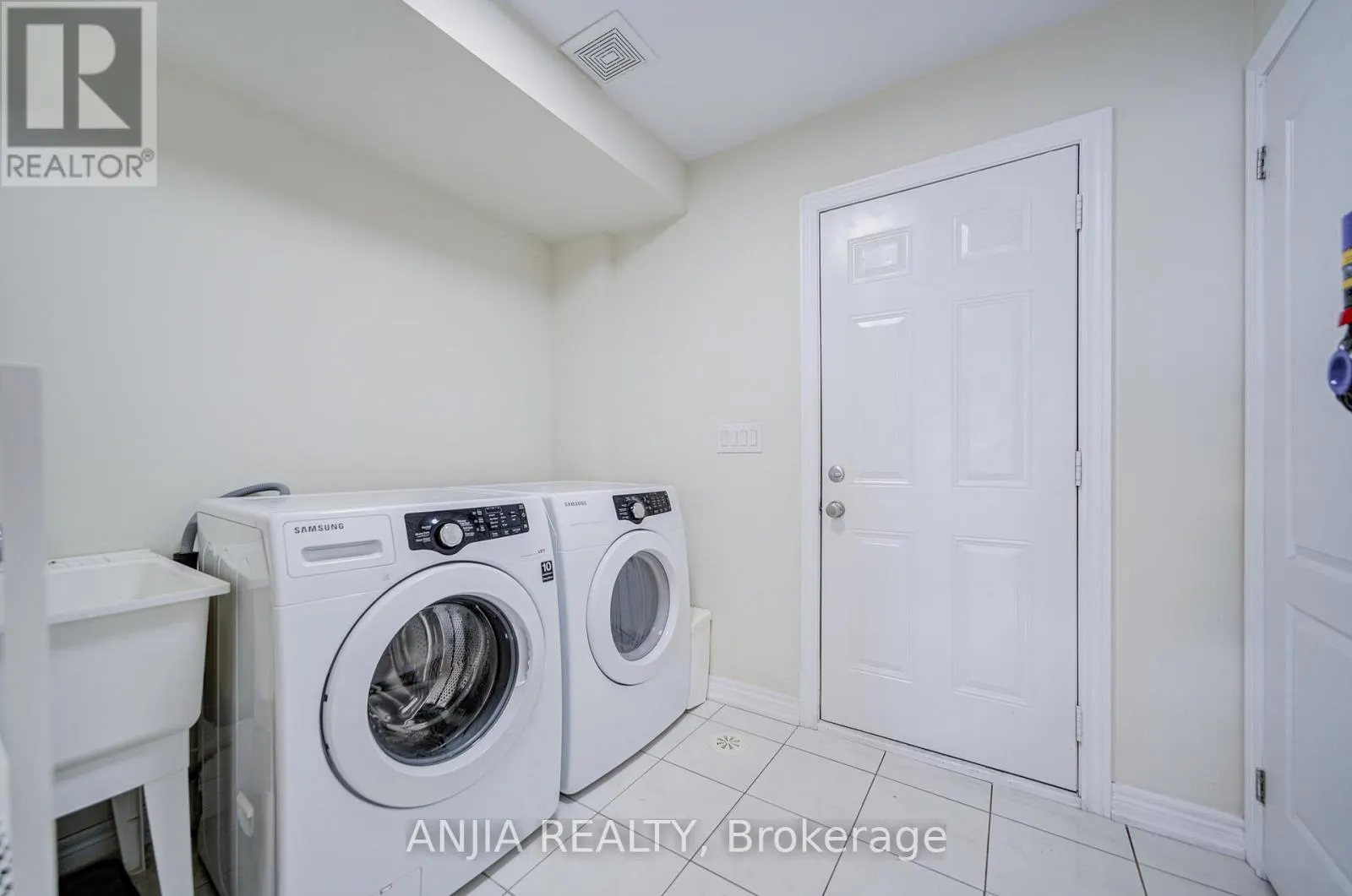 5 VALLIERE DRIVE