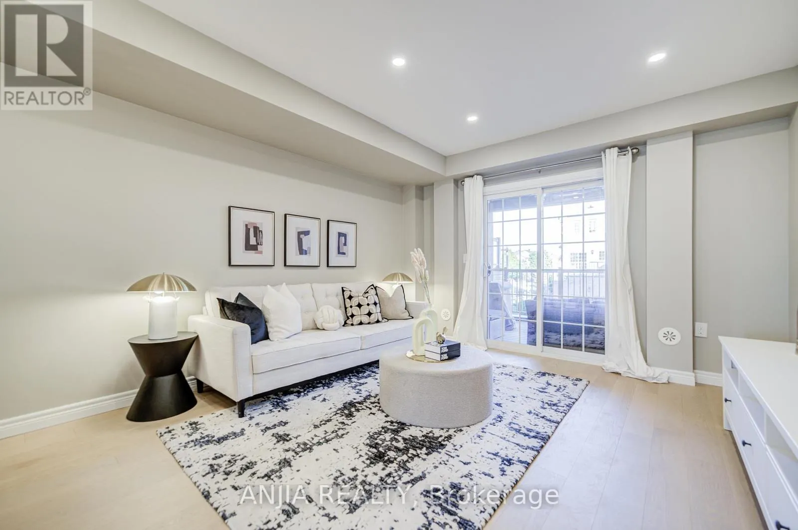 5 VALLIERE DRIVE