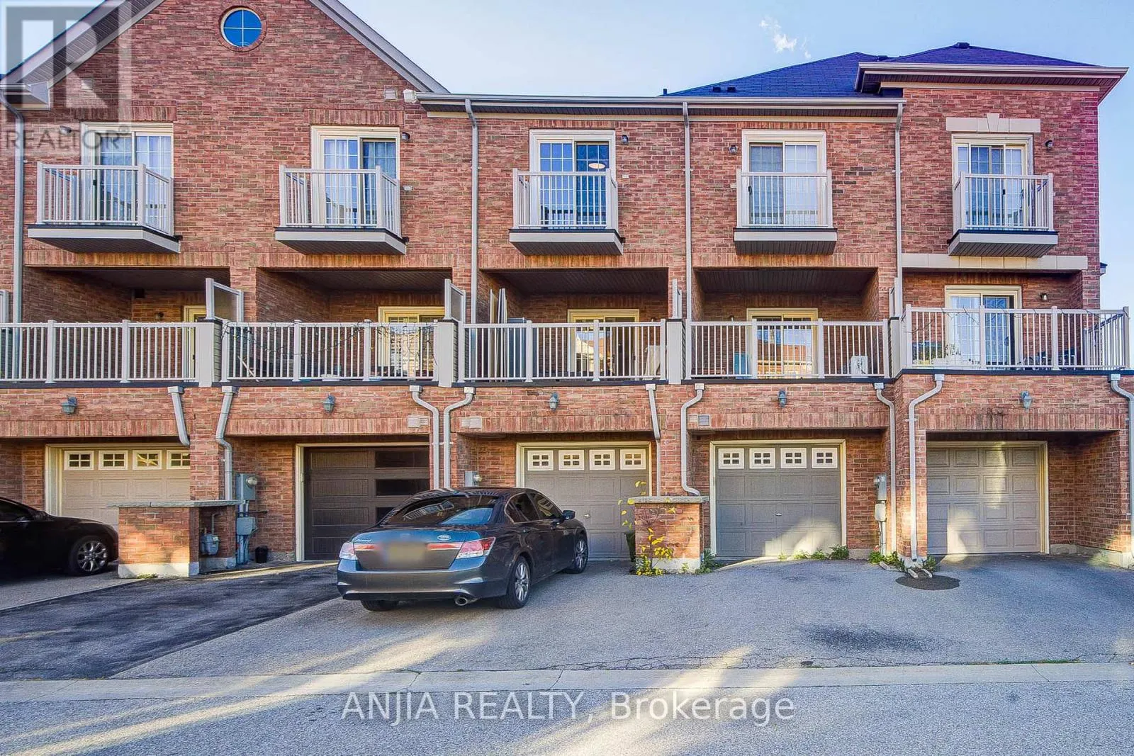 5 VALLIERE DRIVE