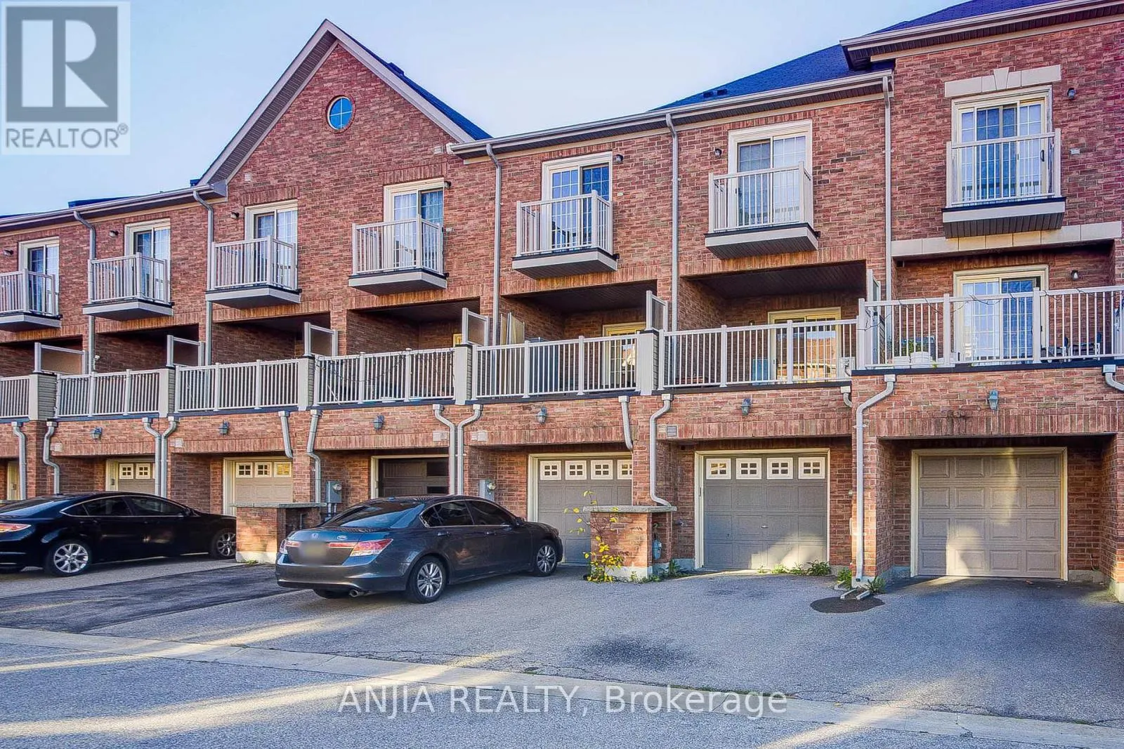 5 VALLIERE DRIVE