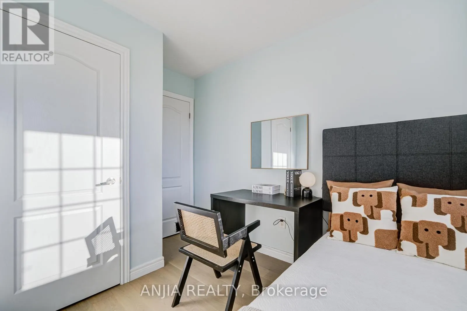 5 VALLIERE DRIVE