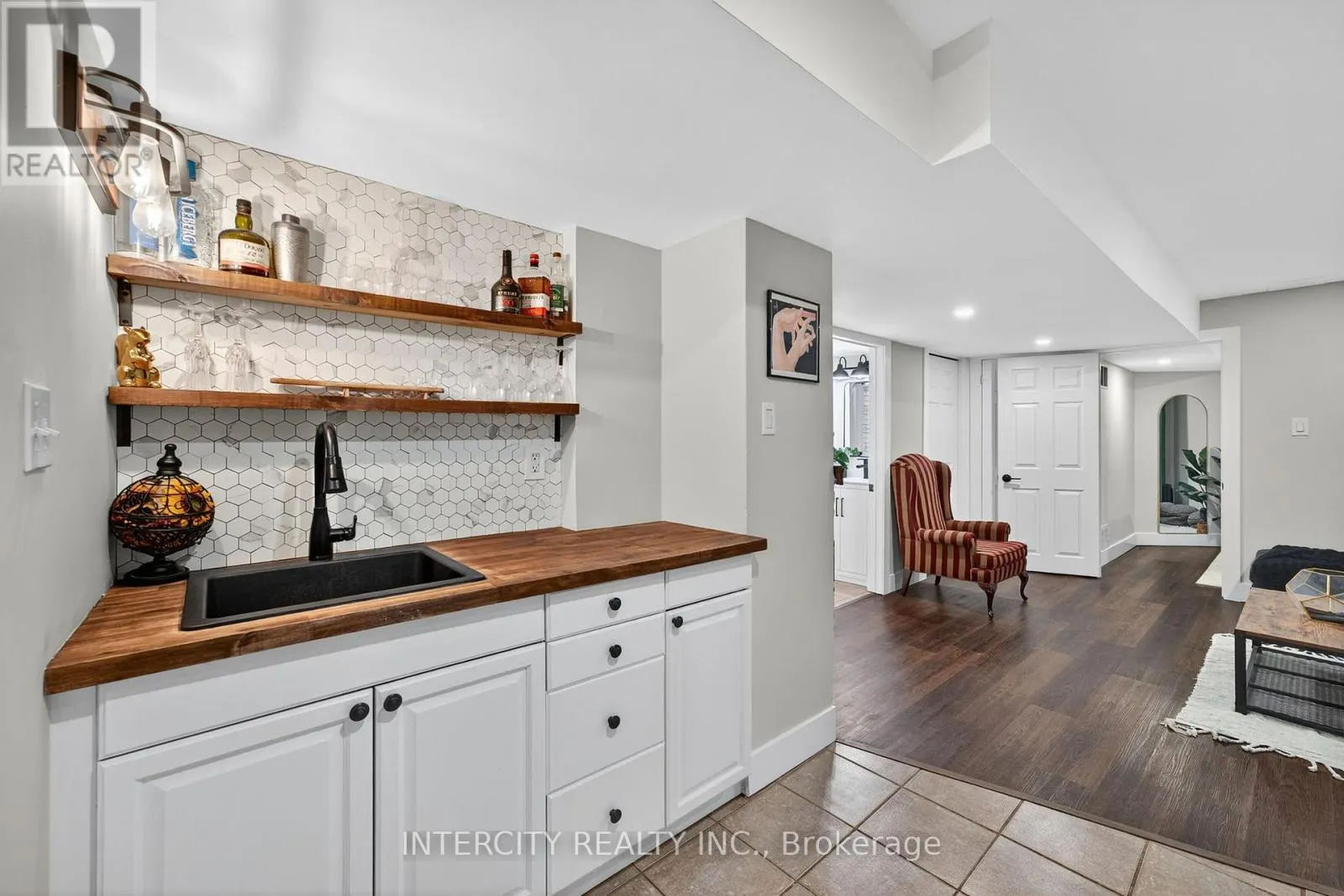 107 ALBERT STREET E