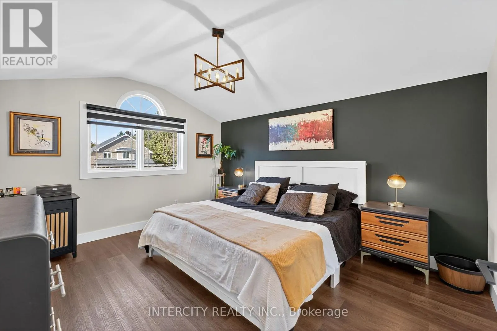 107 ALBERT STREET E