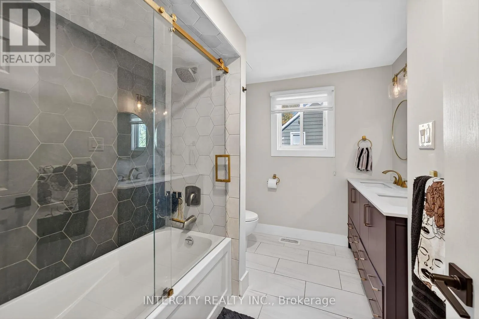 107 ALBERT STREET E