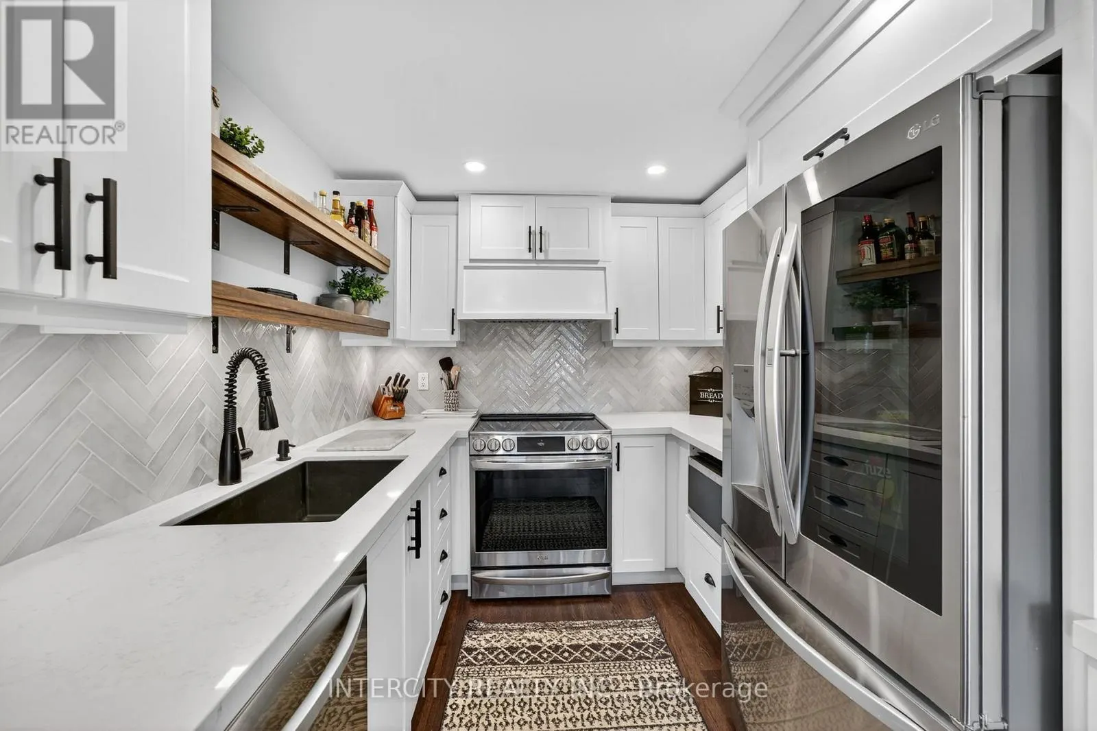 107 ALBERT STREET E