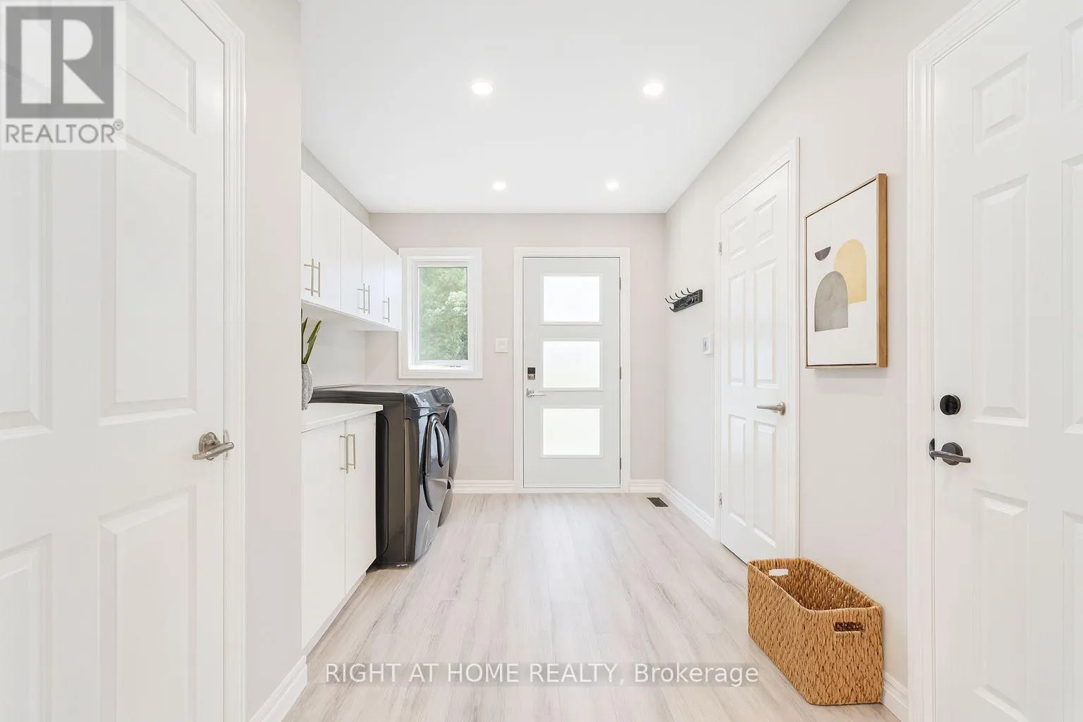 32 GRANDVIEW CRESCENT