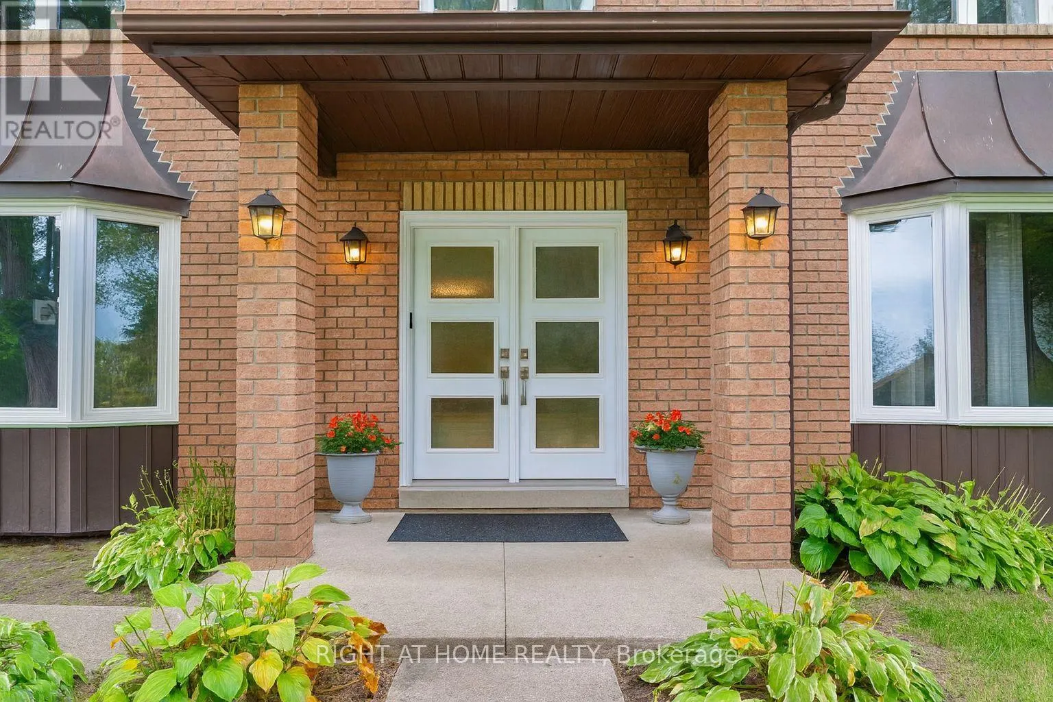 32 GRANDVIEW CRESCENT
