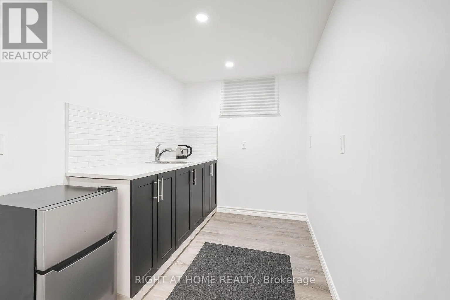 32 GRANDVIEW CRESCENT