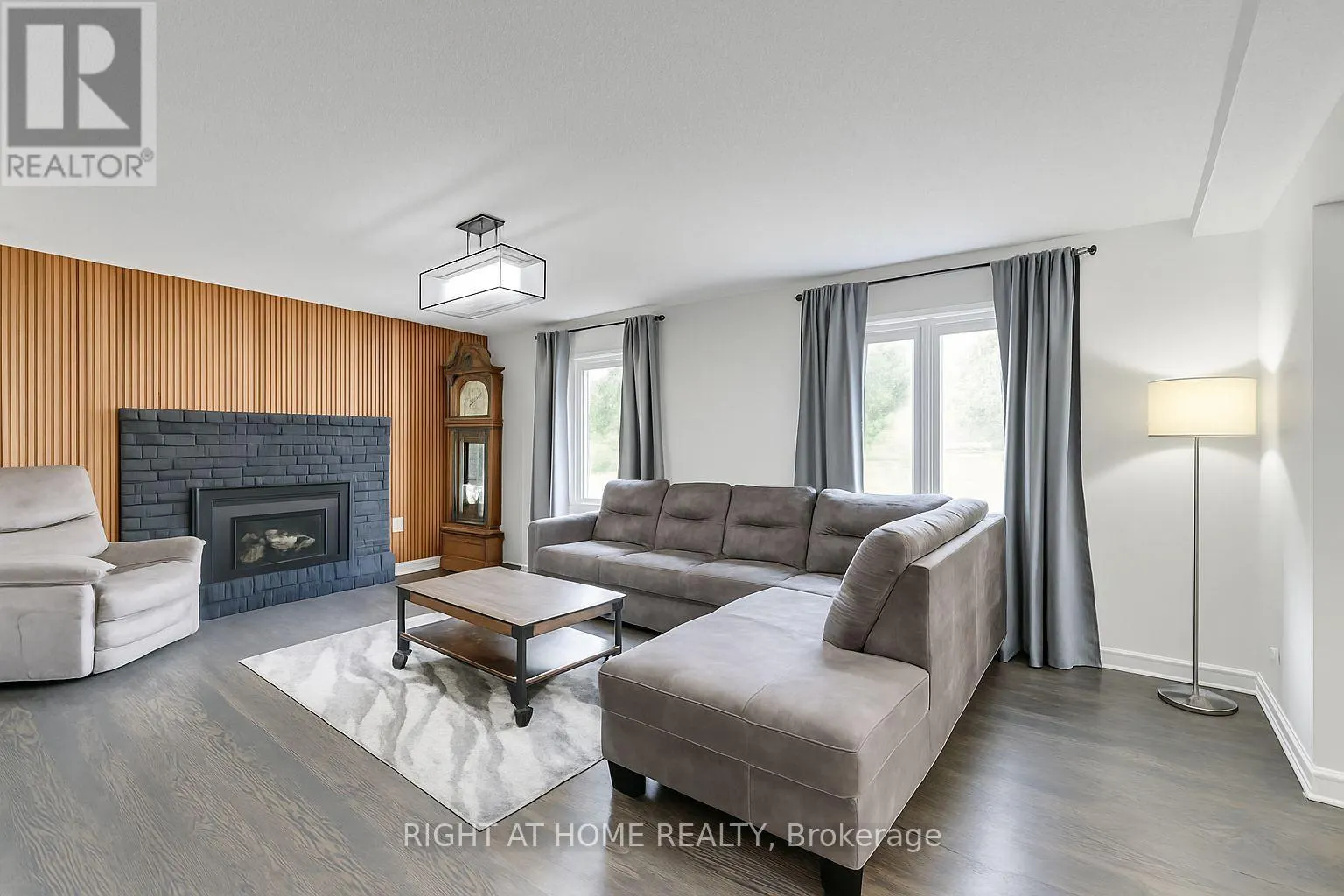 32 GRANDVIEW CRESCENT