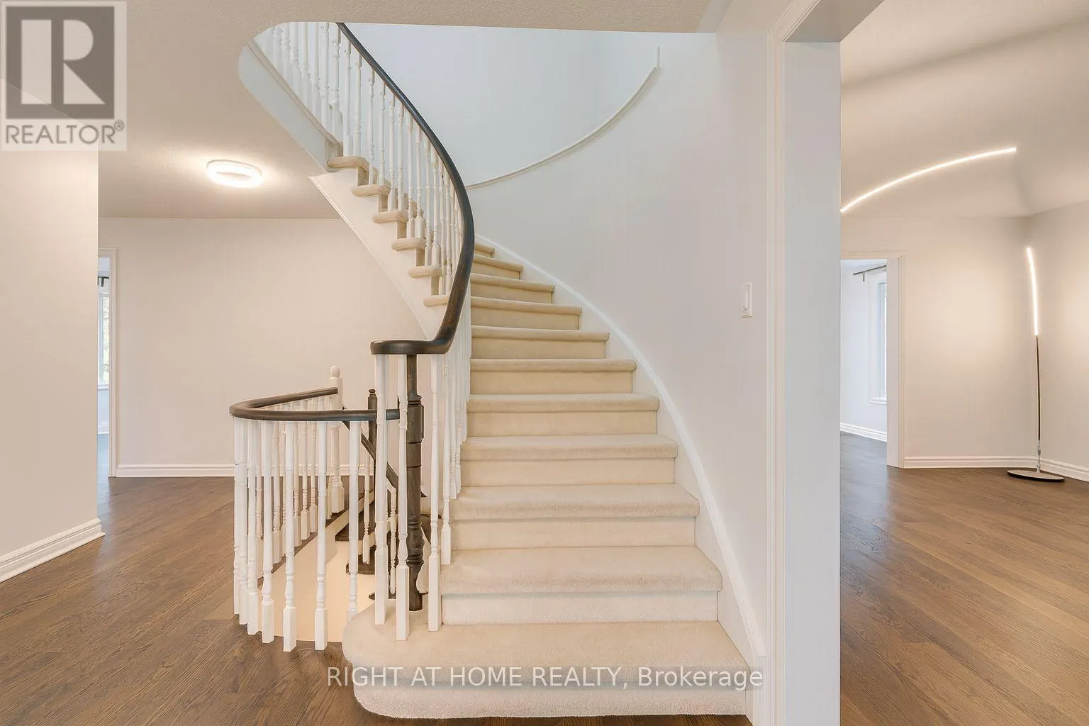 32 GRANDVIEW CRESCENT