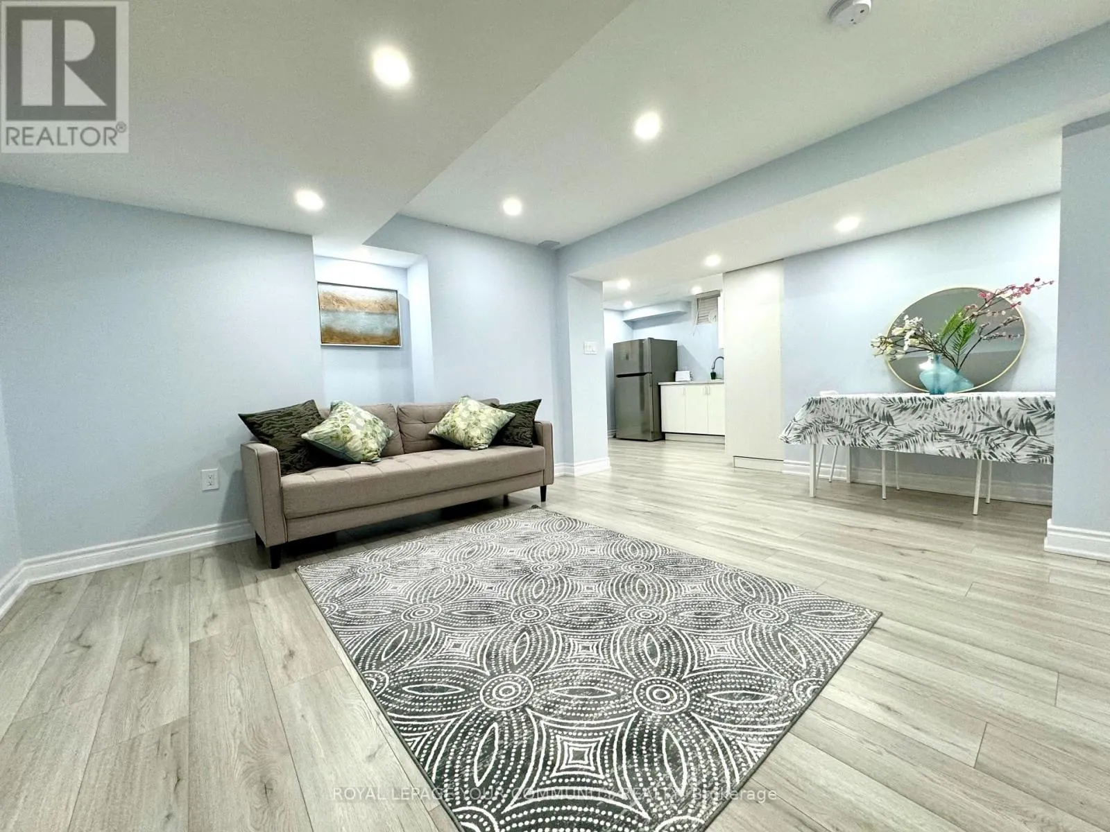 LOWER - 51 CAYTON CRESCENT
