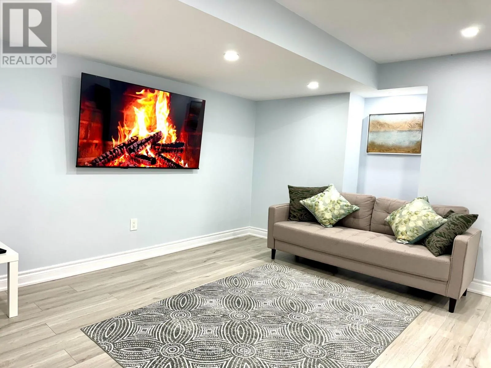 LOWER - 51 CAYTON CRESCENT