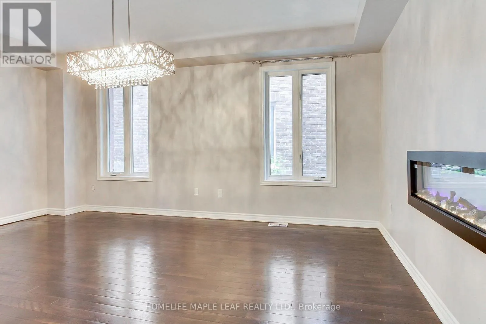 2180 DAWSON CRESCENT