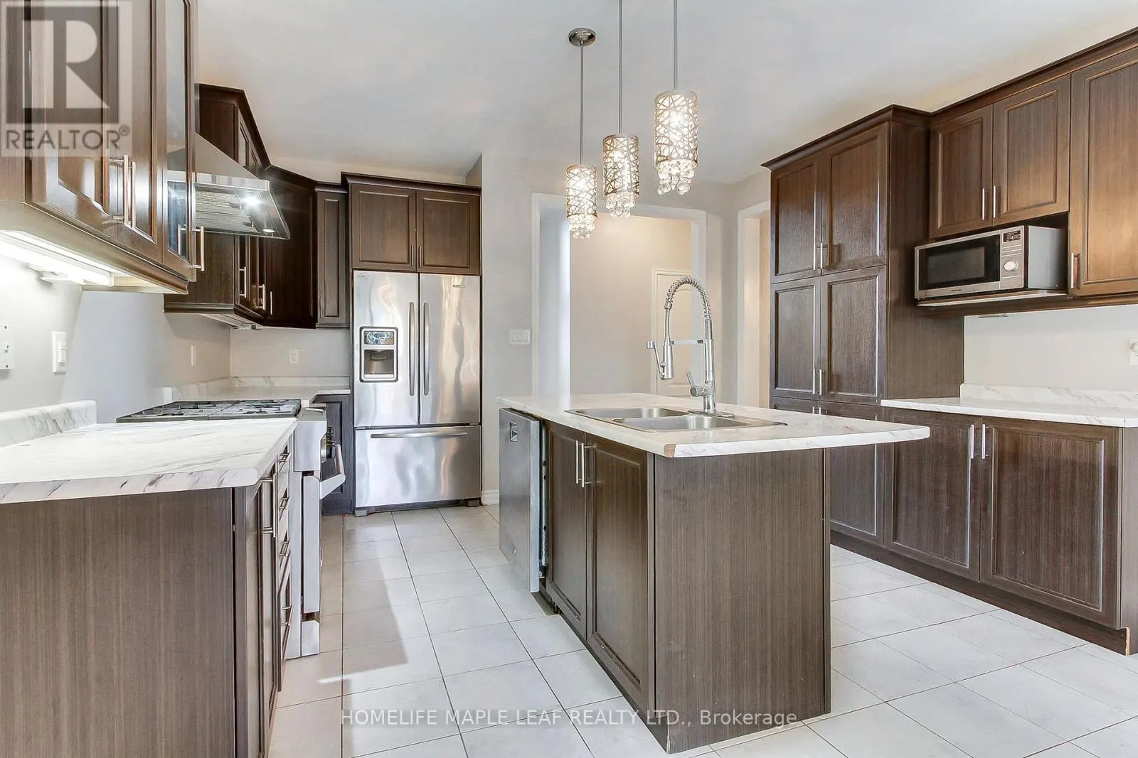 2180 DAWSON CRESCENT