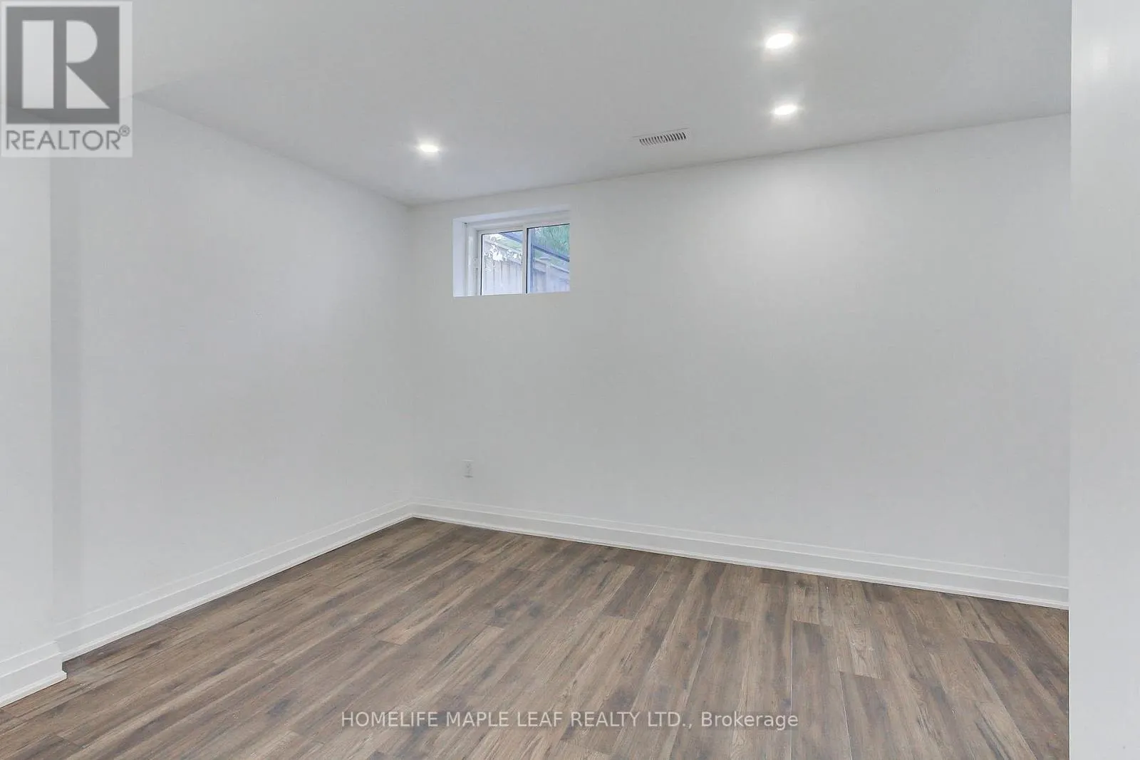 2180 DAWSON CRESCENT