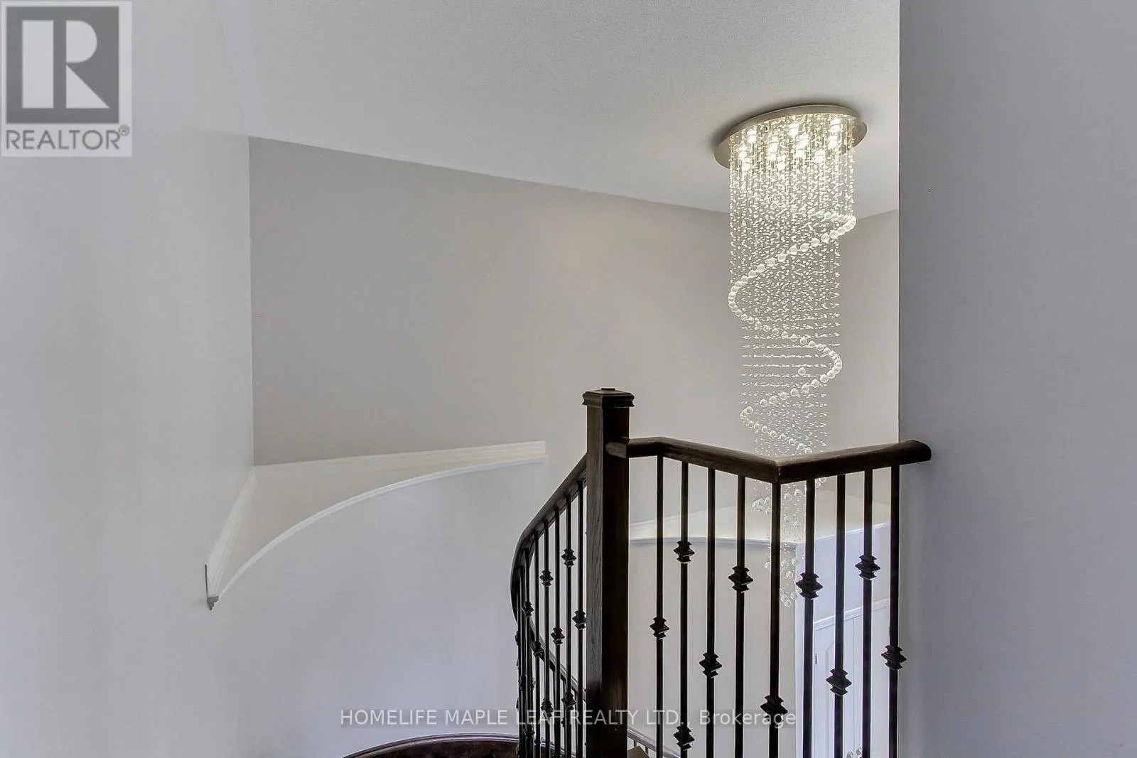 2180 DAWSON CRESCENT