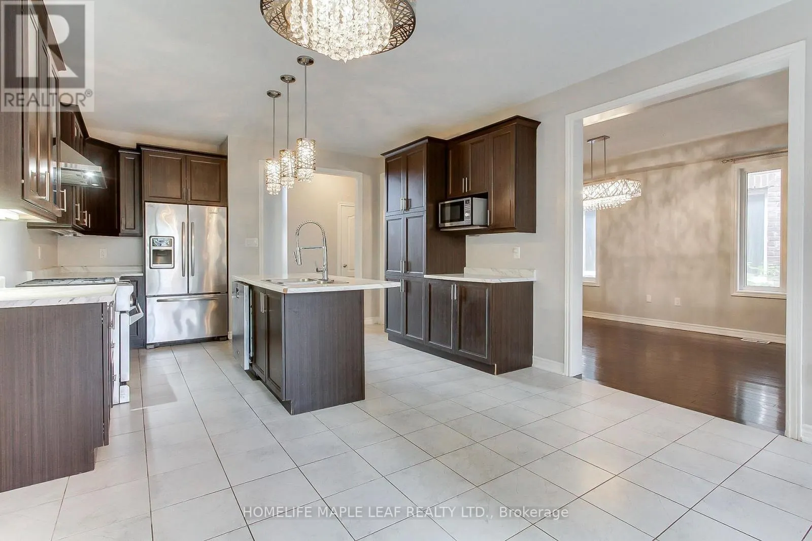 2180 DAWSON CRESCENT