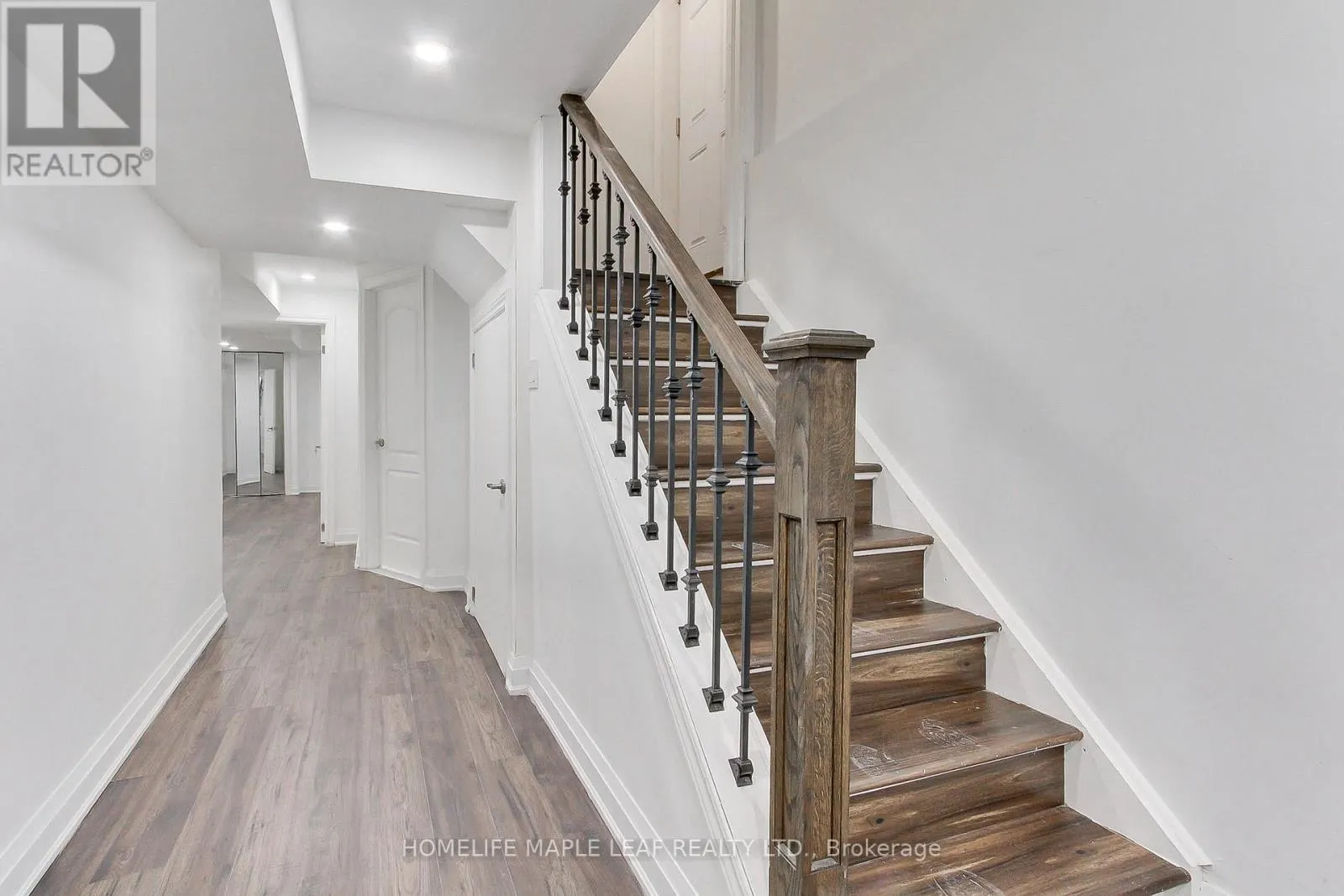 2180 DAWSON CRESCENT