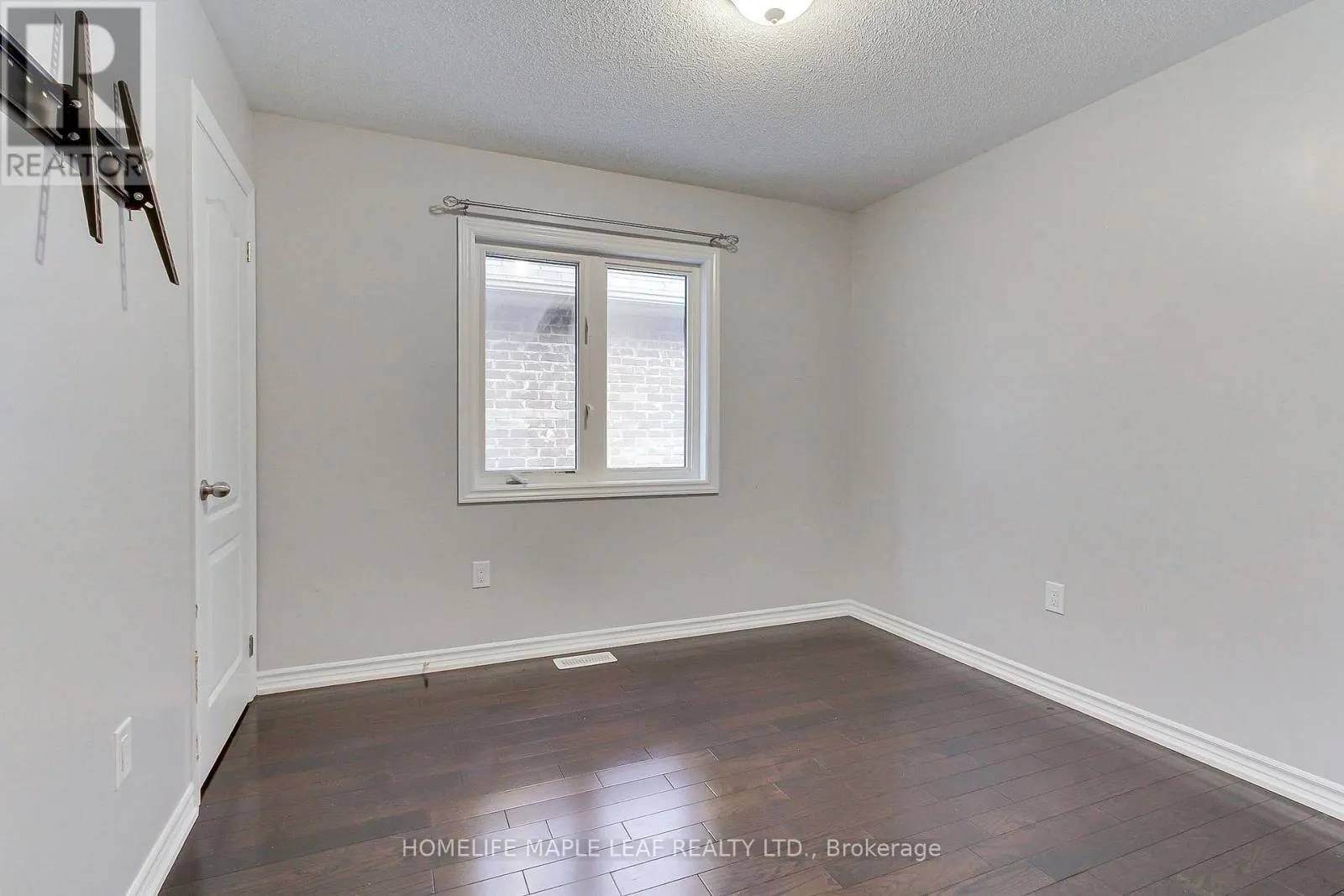 2180 DAWSON CRESCENT