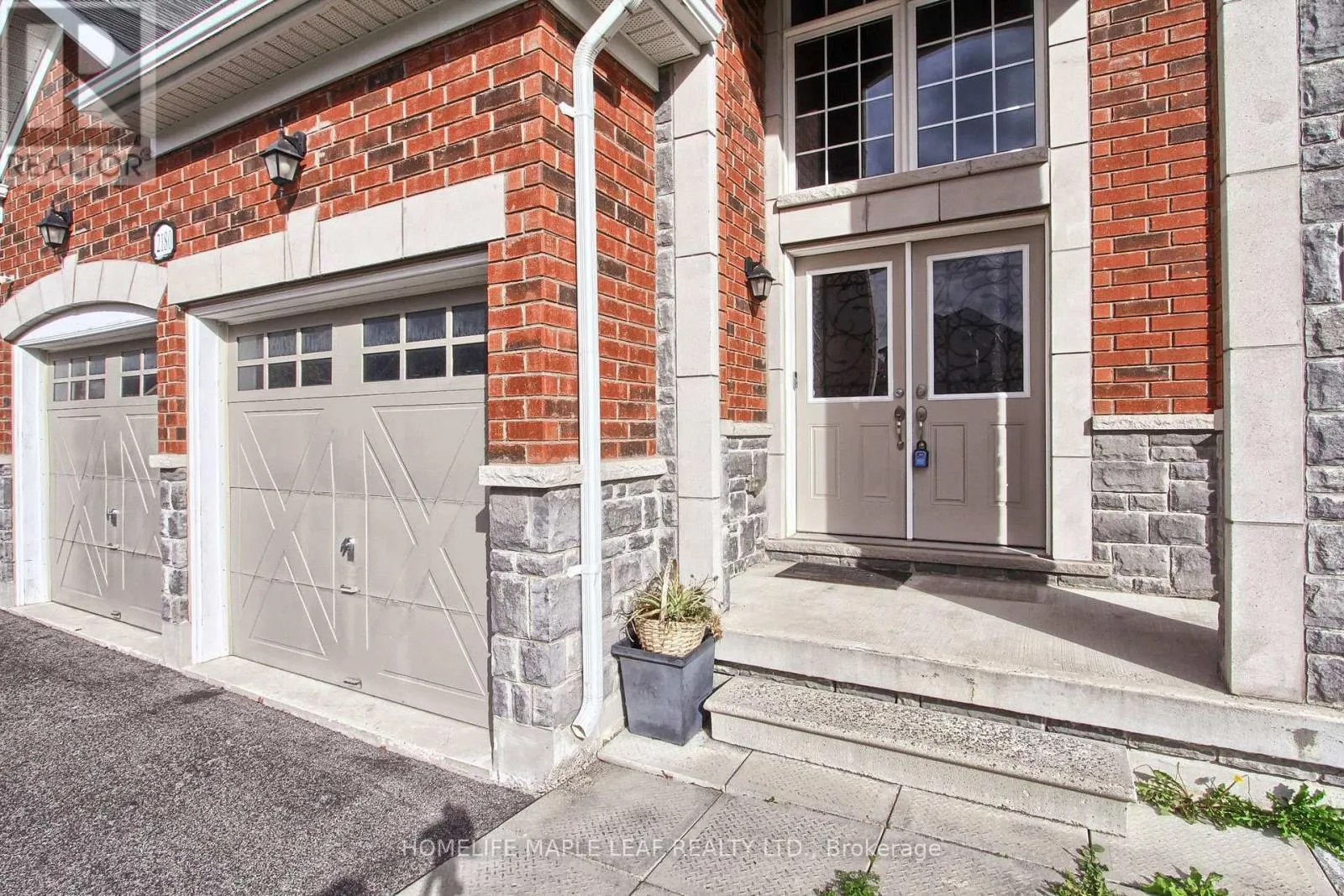 2180 DAWSON CRESCENT