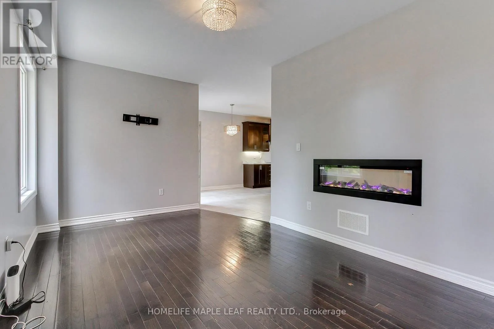 2180 DAWSON CRESCENT