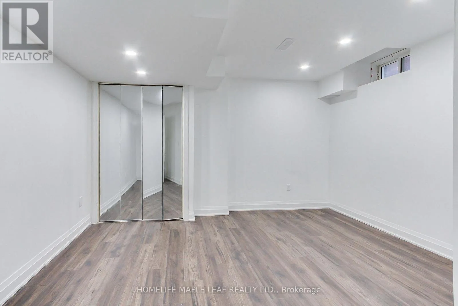 2180 DAWSON CRESCENT