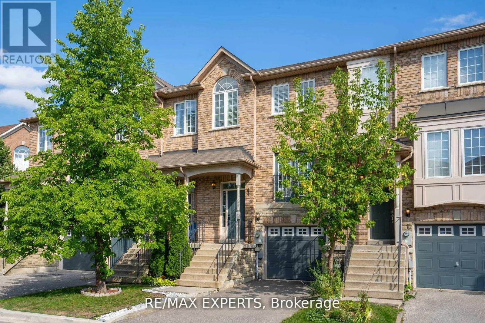 32 - 19 FOXCHASE AVENUE