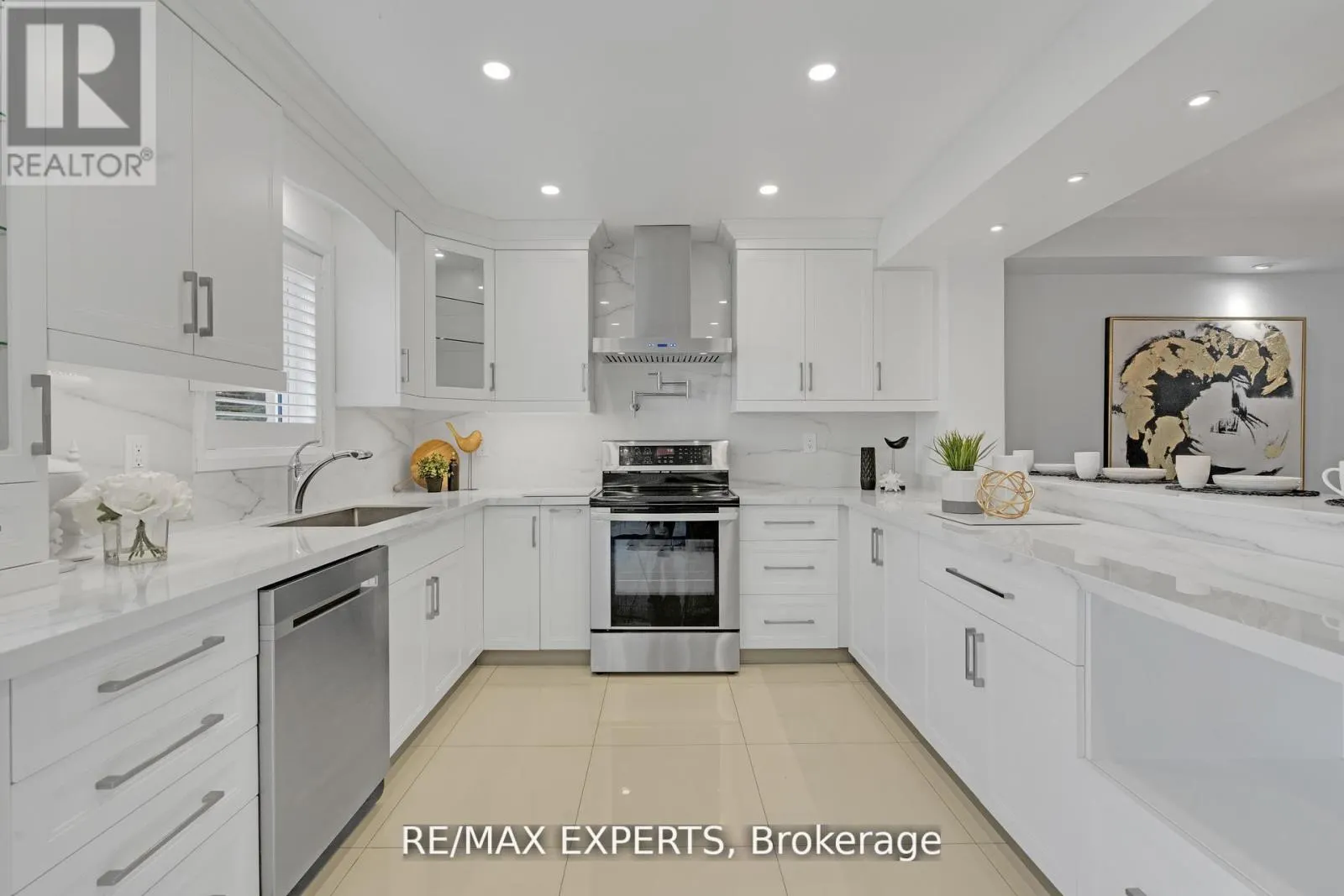 32 - 19 FOXCHASE AVENUE