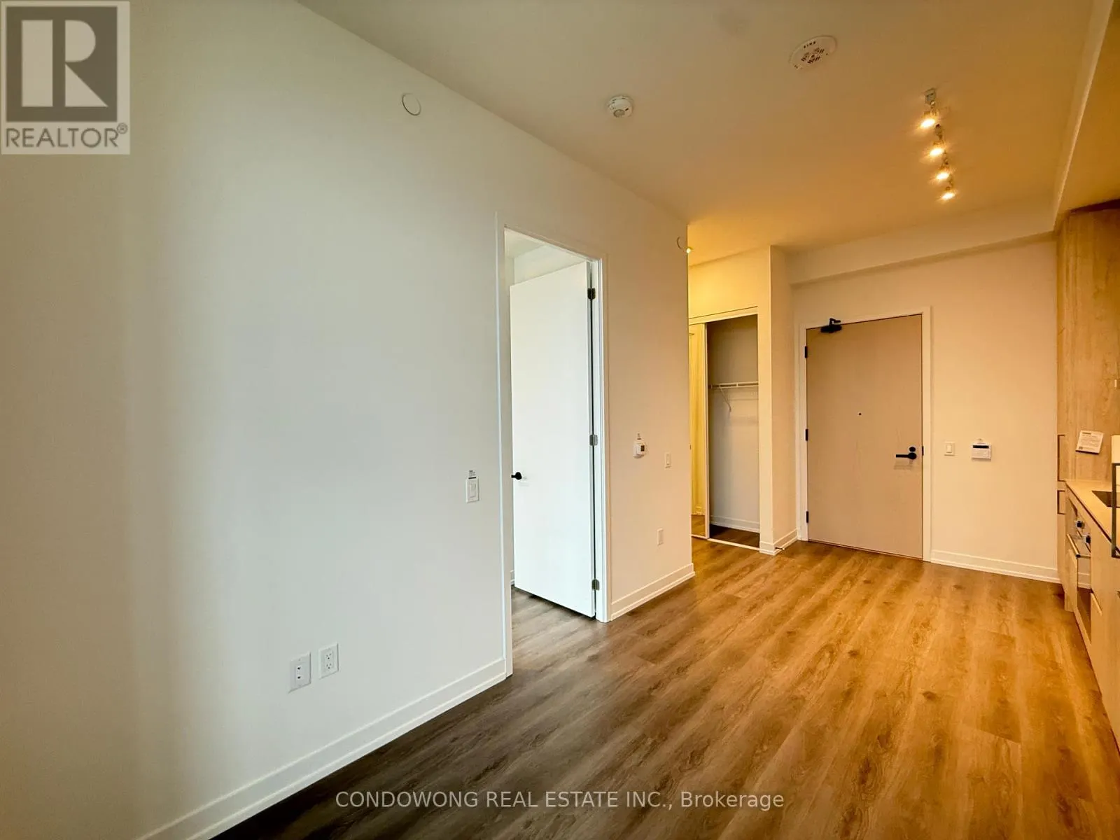 5811 - 225 COMMERCE STREET