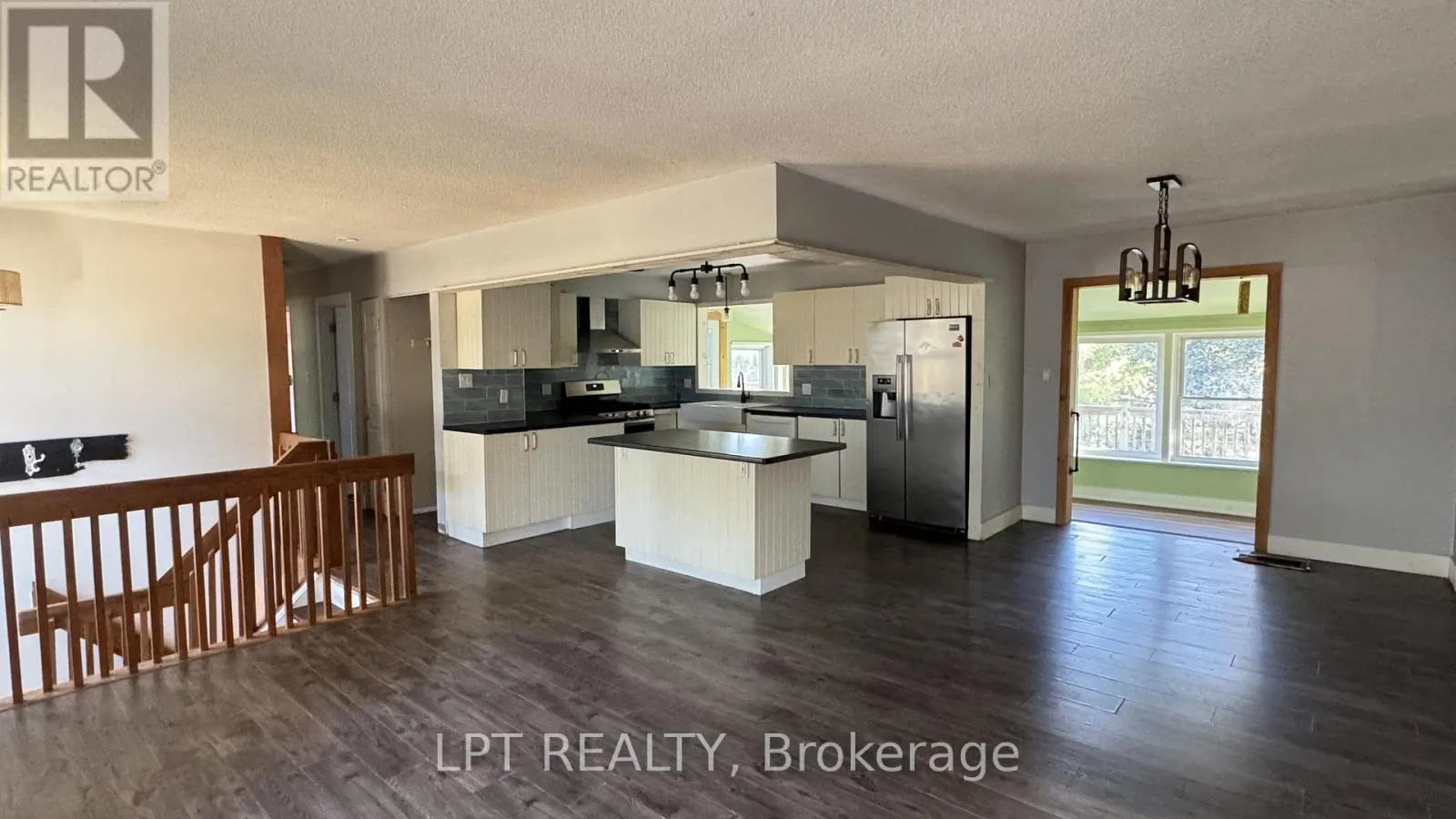 209 SUNSET CRESCENT