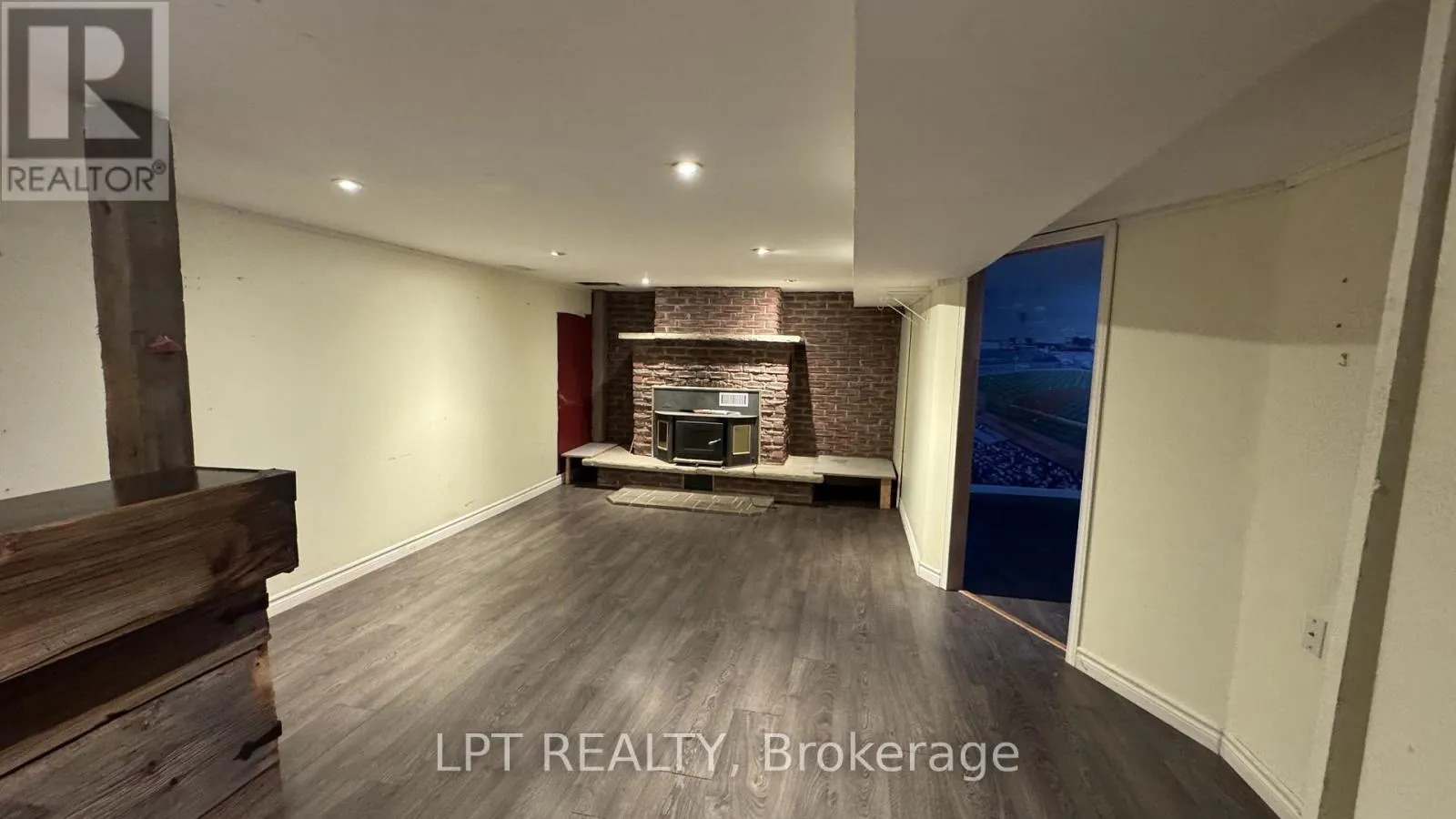 209 SUNSET CRESCENT