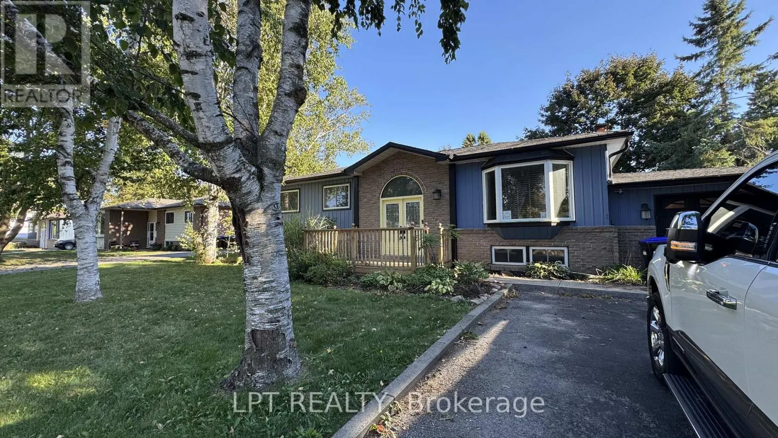 209 SUNSET CRESCENT