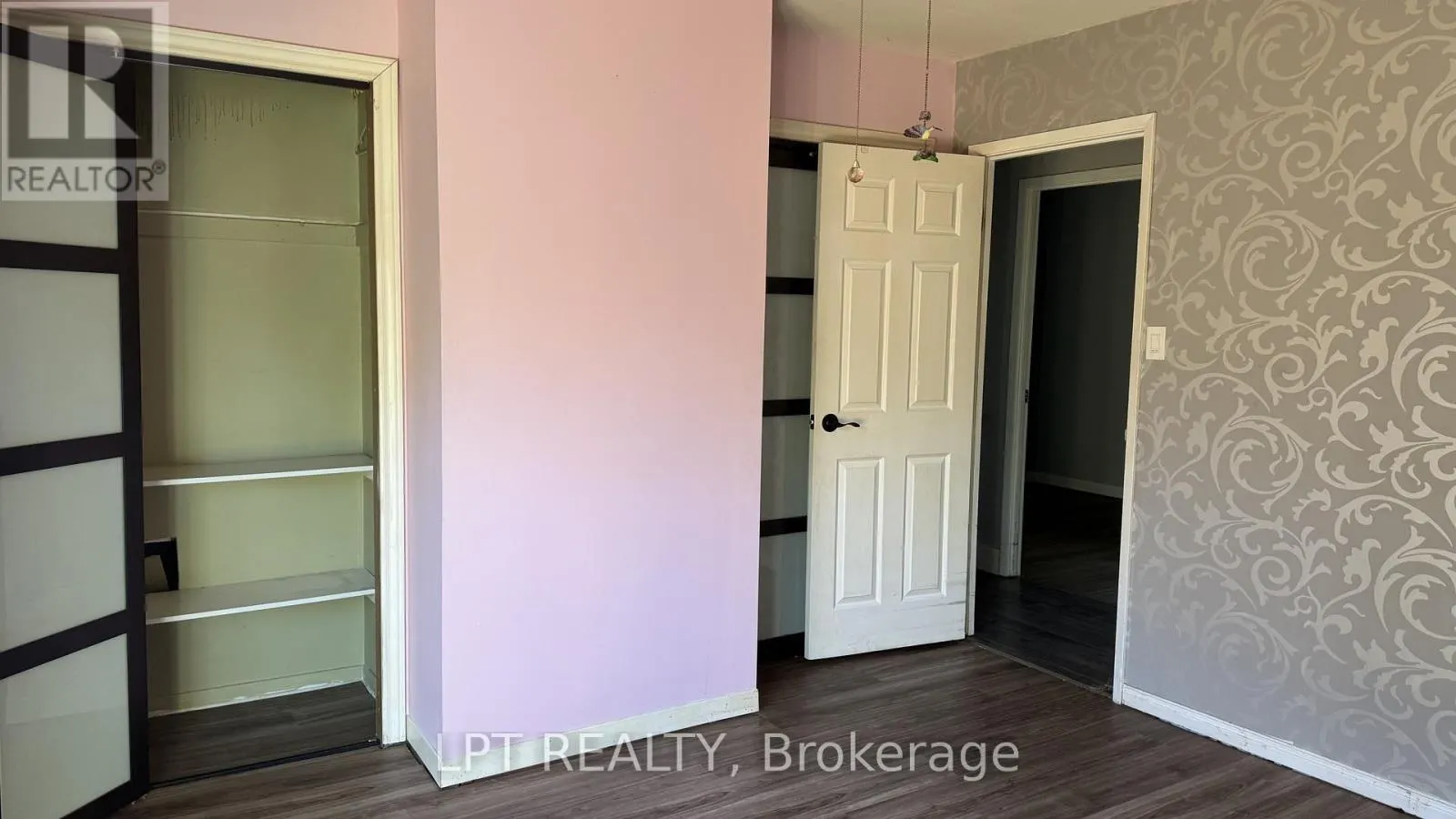 209 SUNSET CRESCENT