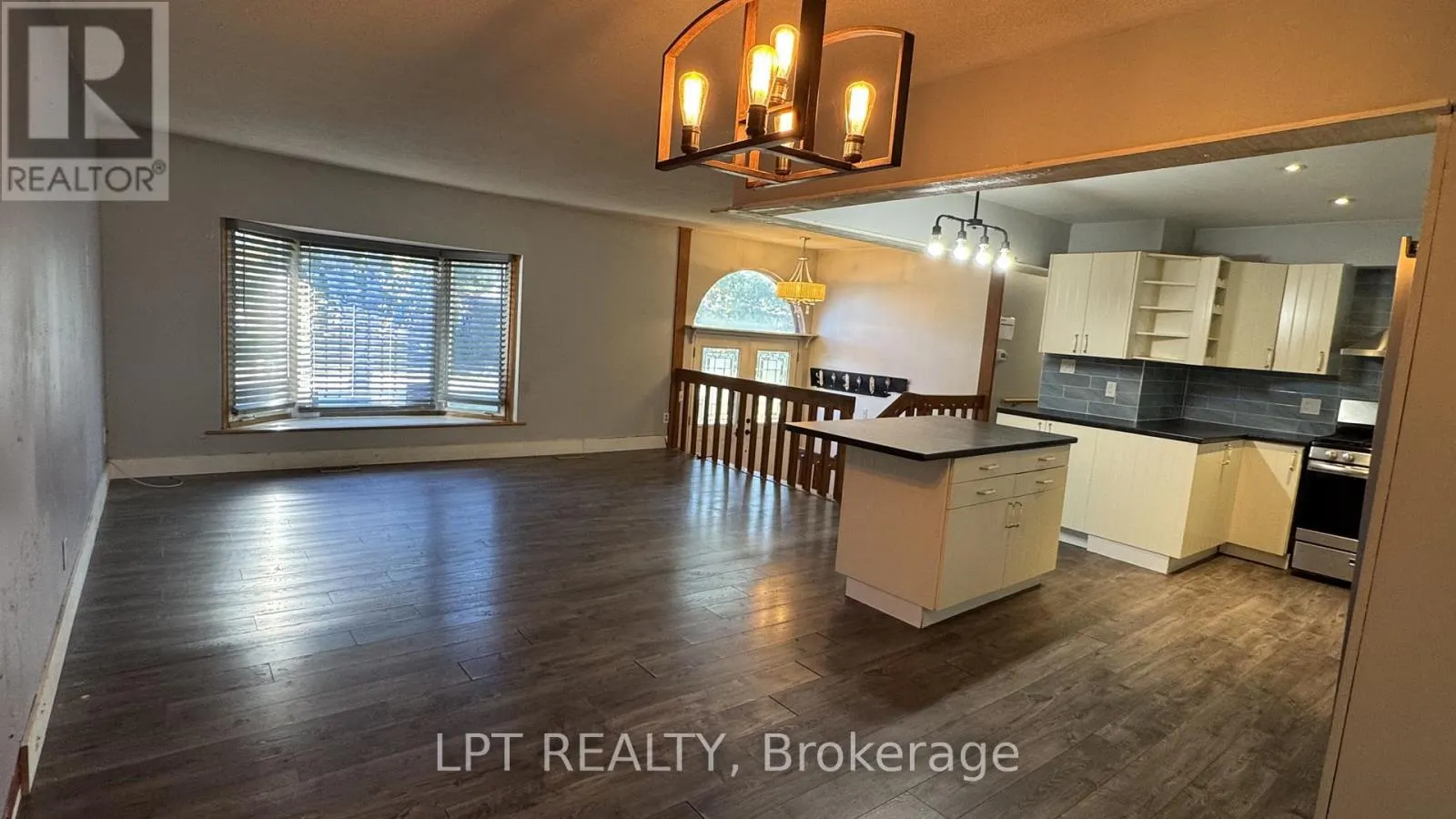209 SUNSET CRESCENT