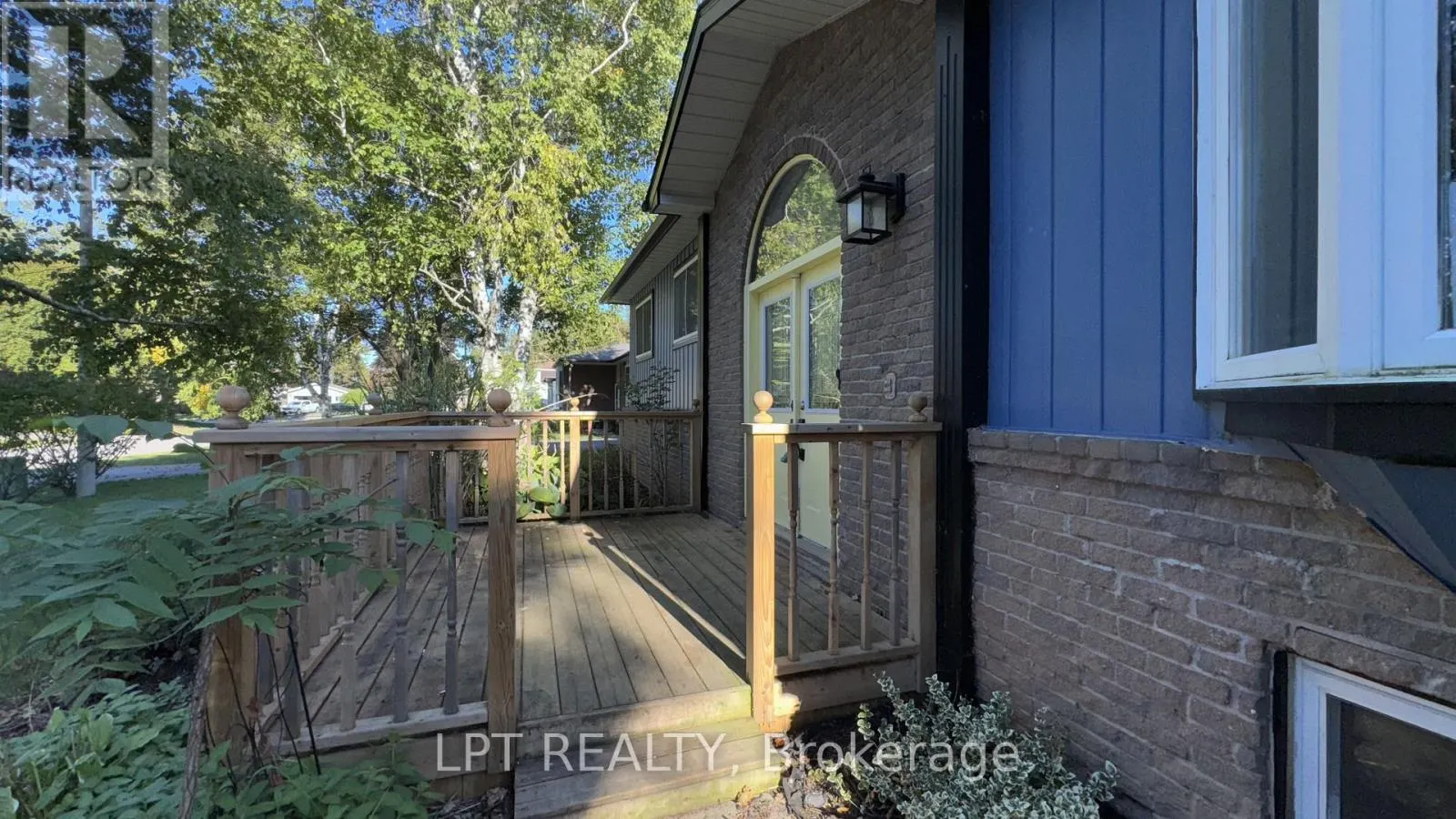 209 SUNSET CRESCENT
