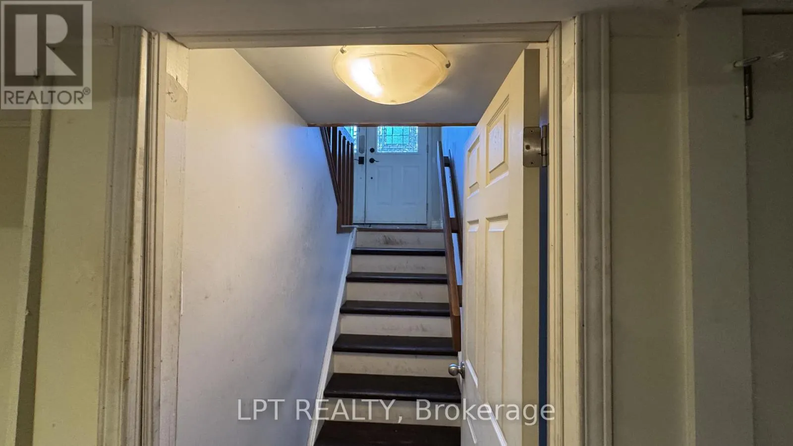 209 SUNSET CRESCENT