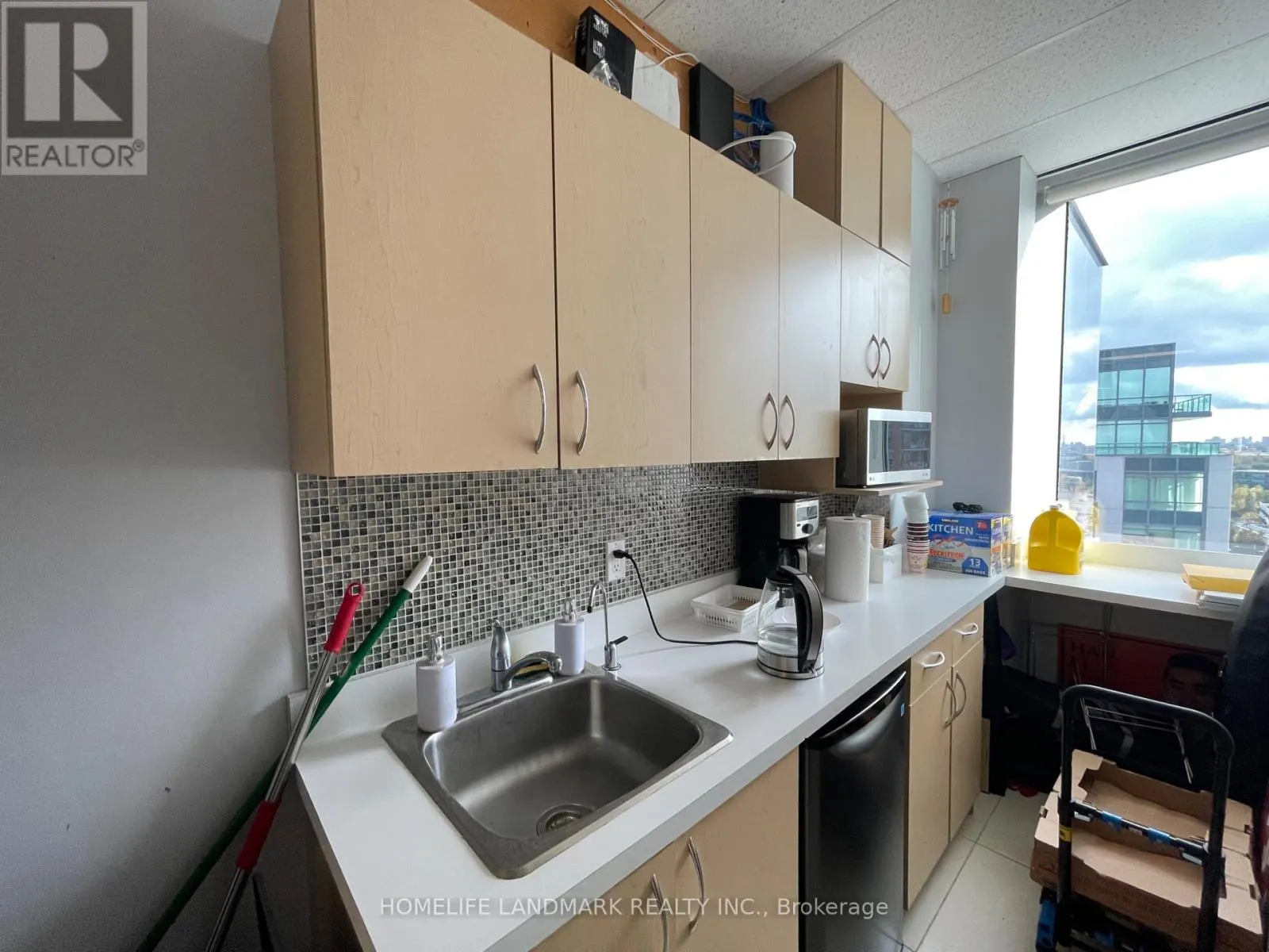 908 - 3601 7 HIGHWAY E