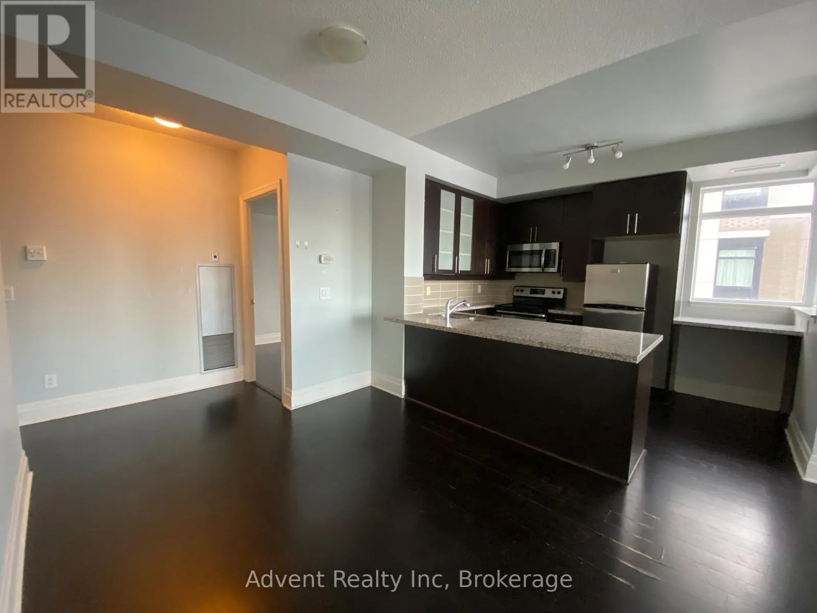 505 - 131 UPPER DUKE CRESCENT