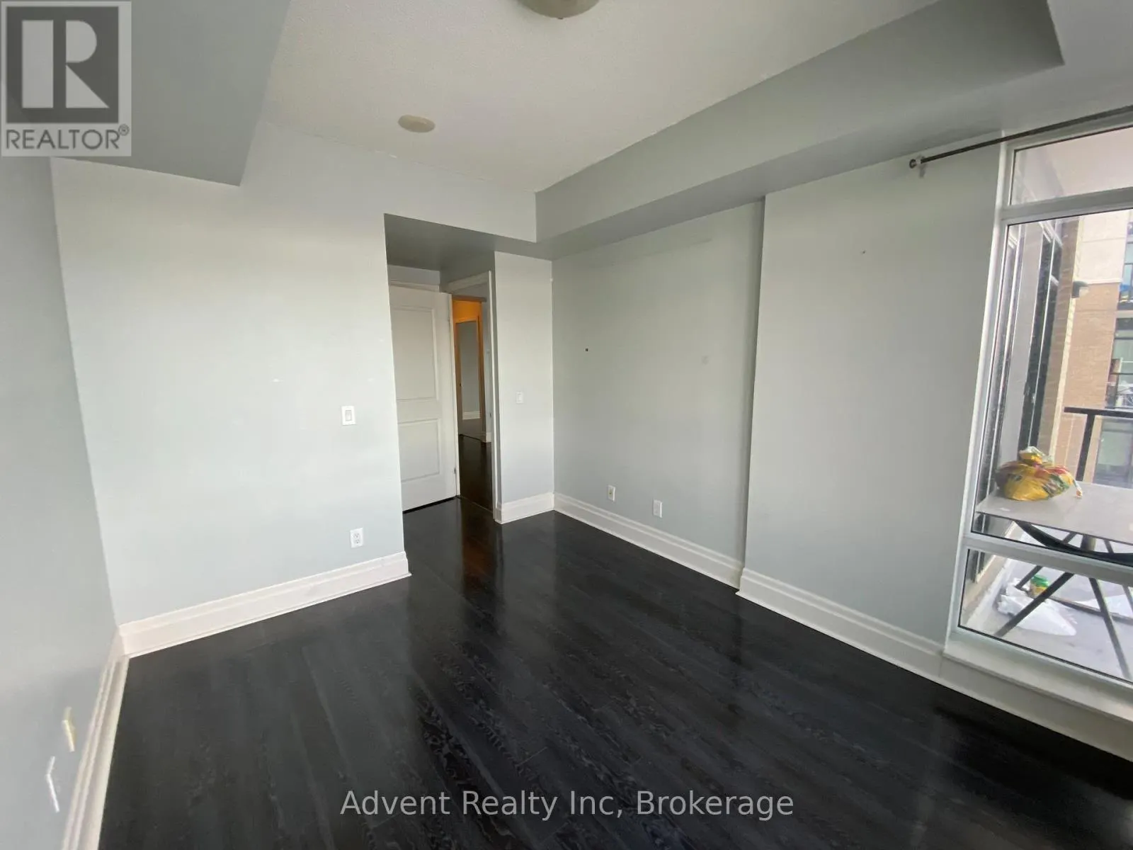 505 - 131 UPPER DUKE CRESCENT